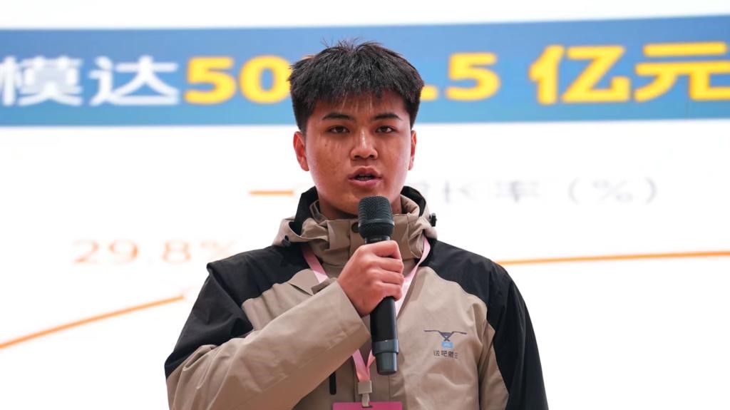 图2：云南交通运输职业学院航空学院选手岩宰温比赛现场