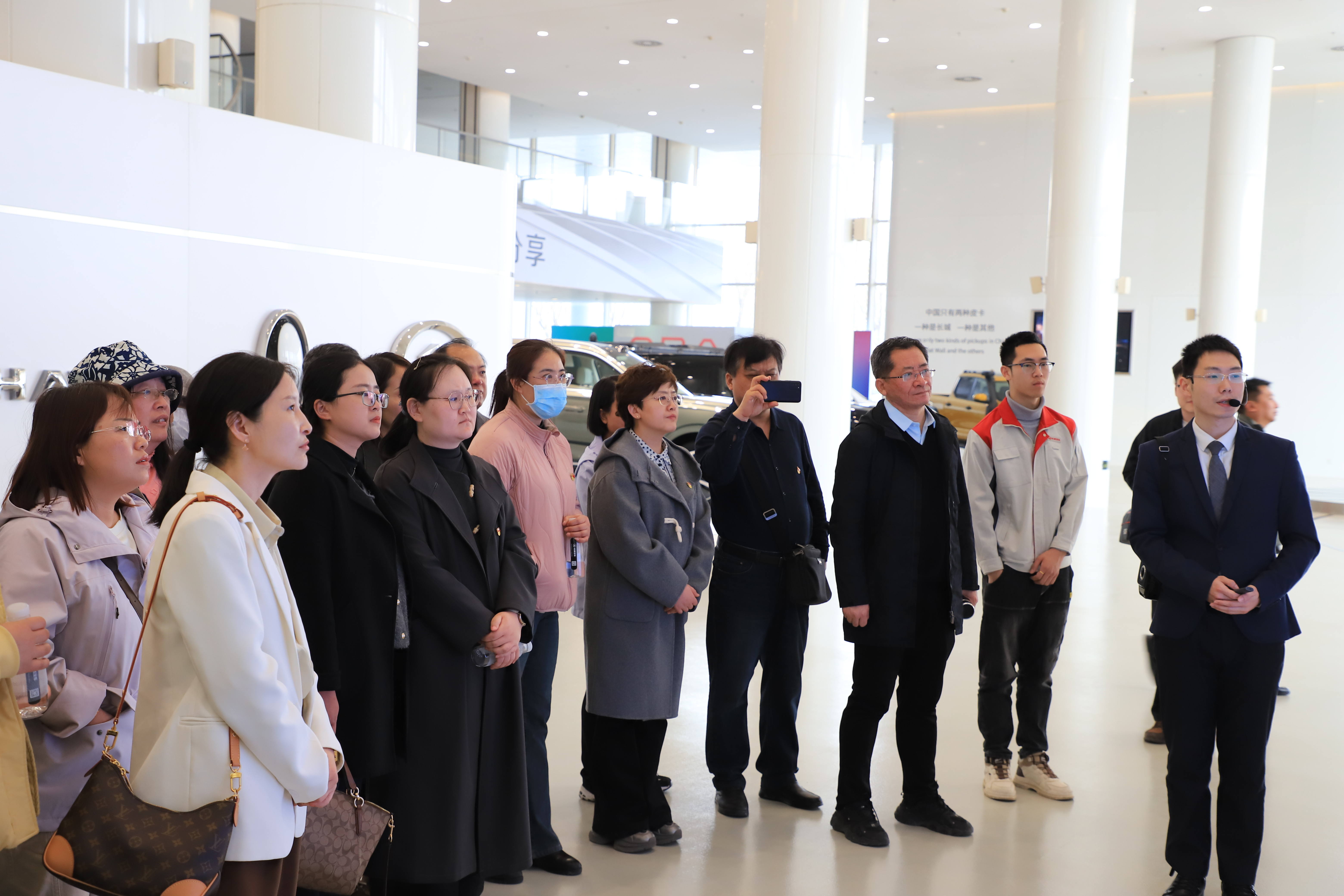 2支部党员教师在长城汽车公司设计研发部调研学习