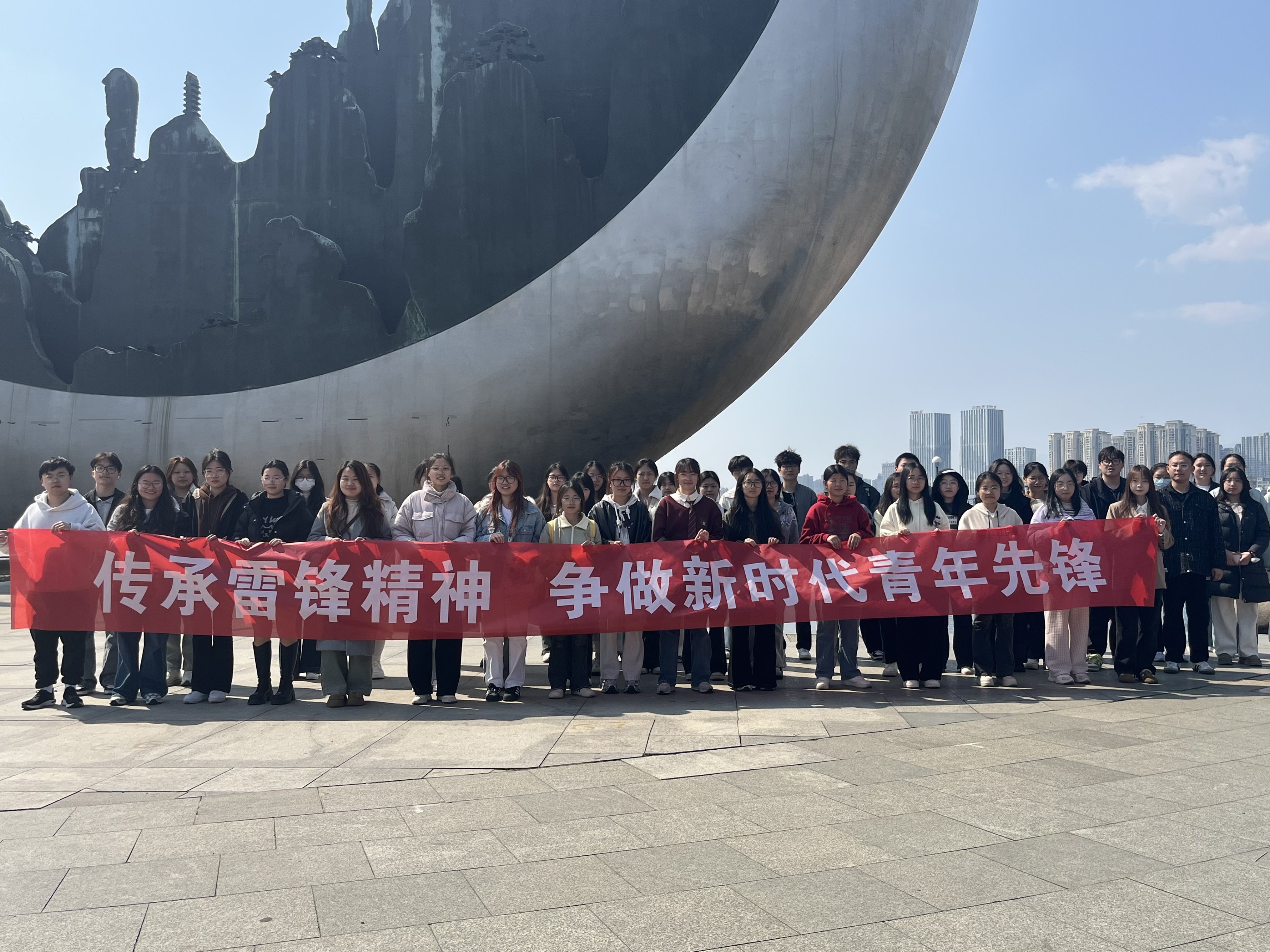 雷锋三江公园清扫