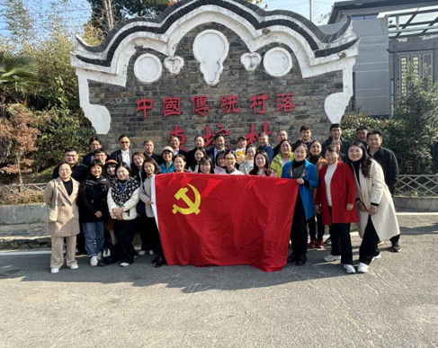 文学院文艺学教研室教工党支部参观麻城市东垸村古村落