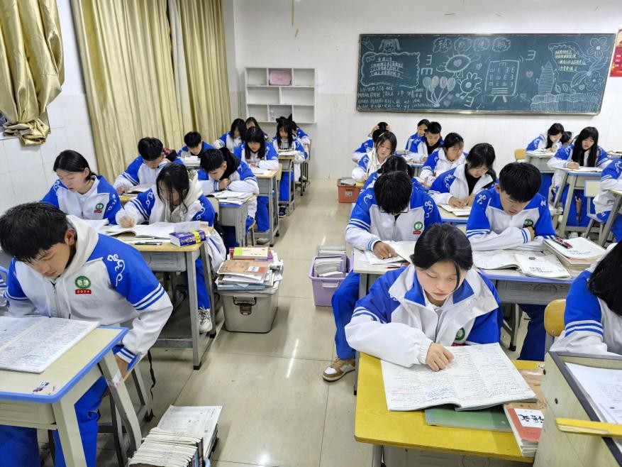 陈亚菊带学生自习