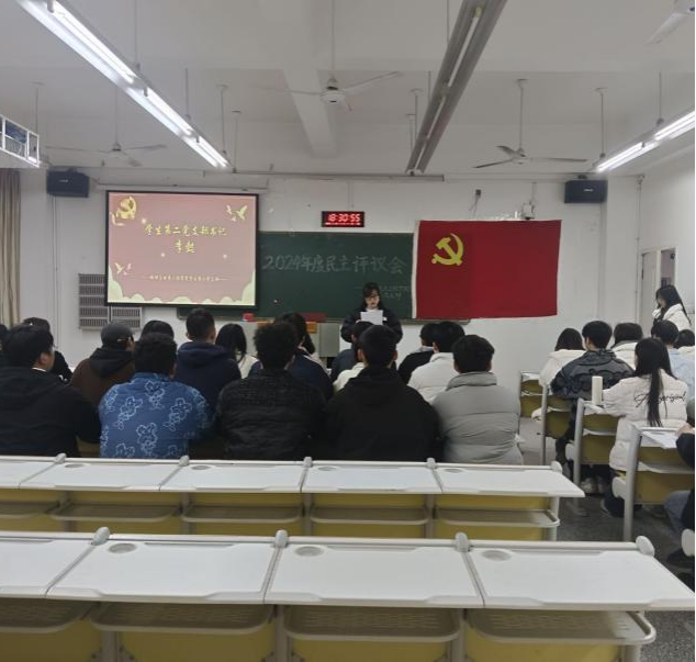 图为：会议现场