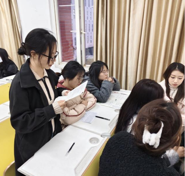 图为：党员互评