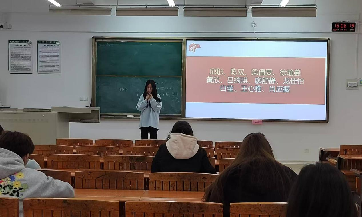 图4：邱彤同志进行批评与自我批评