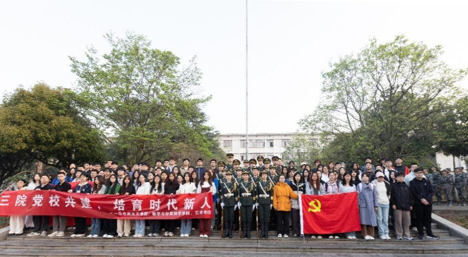 图为培训班合影留恋 图为培训班合影留恋