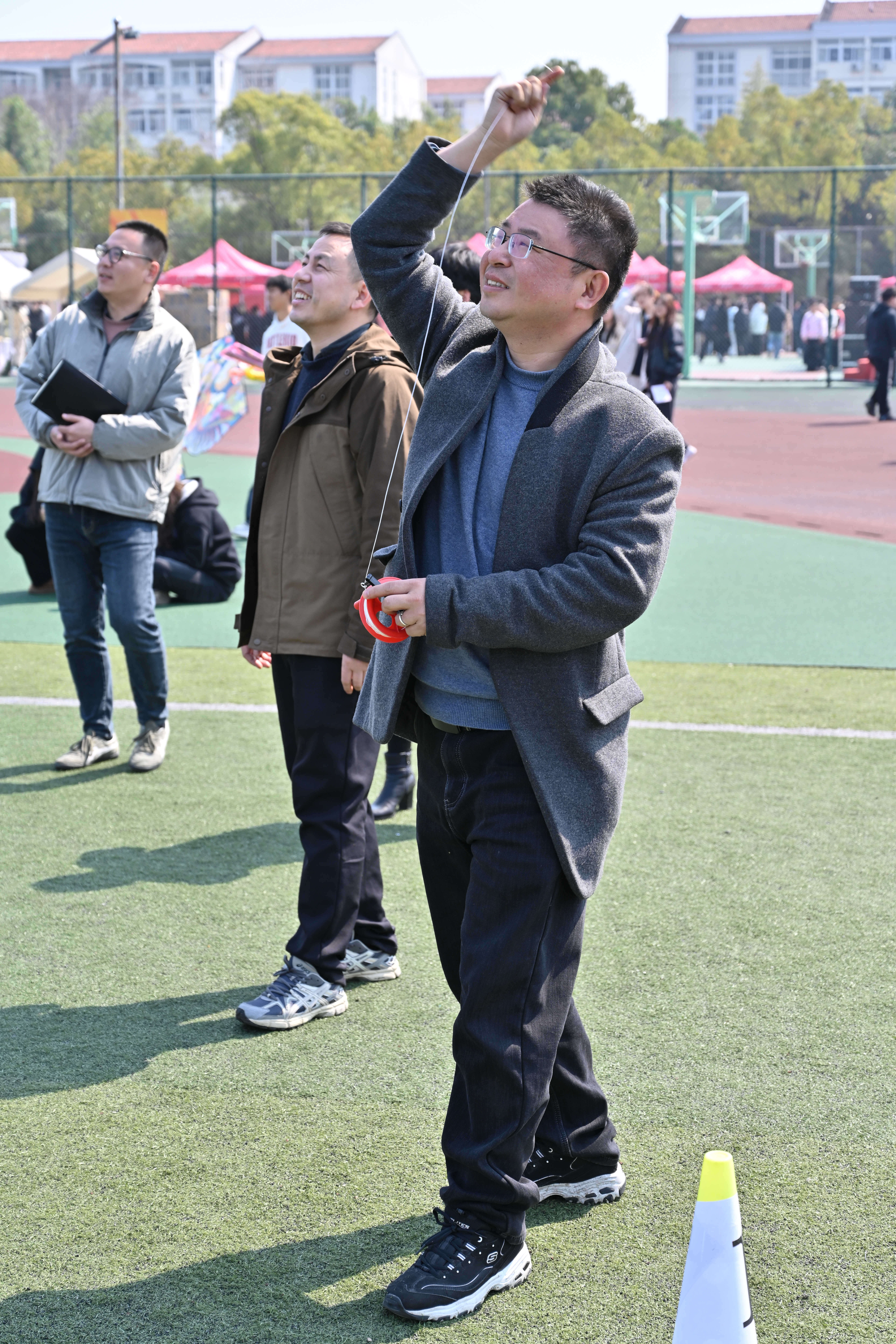 老师放风筝_副本