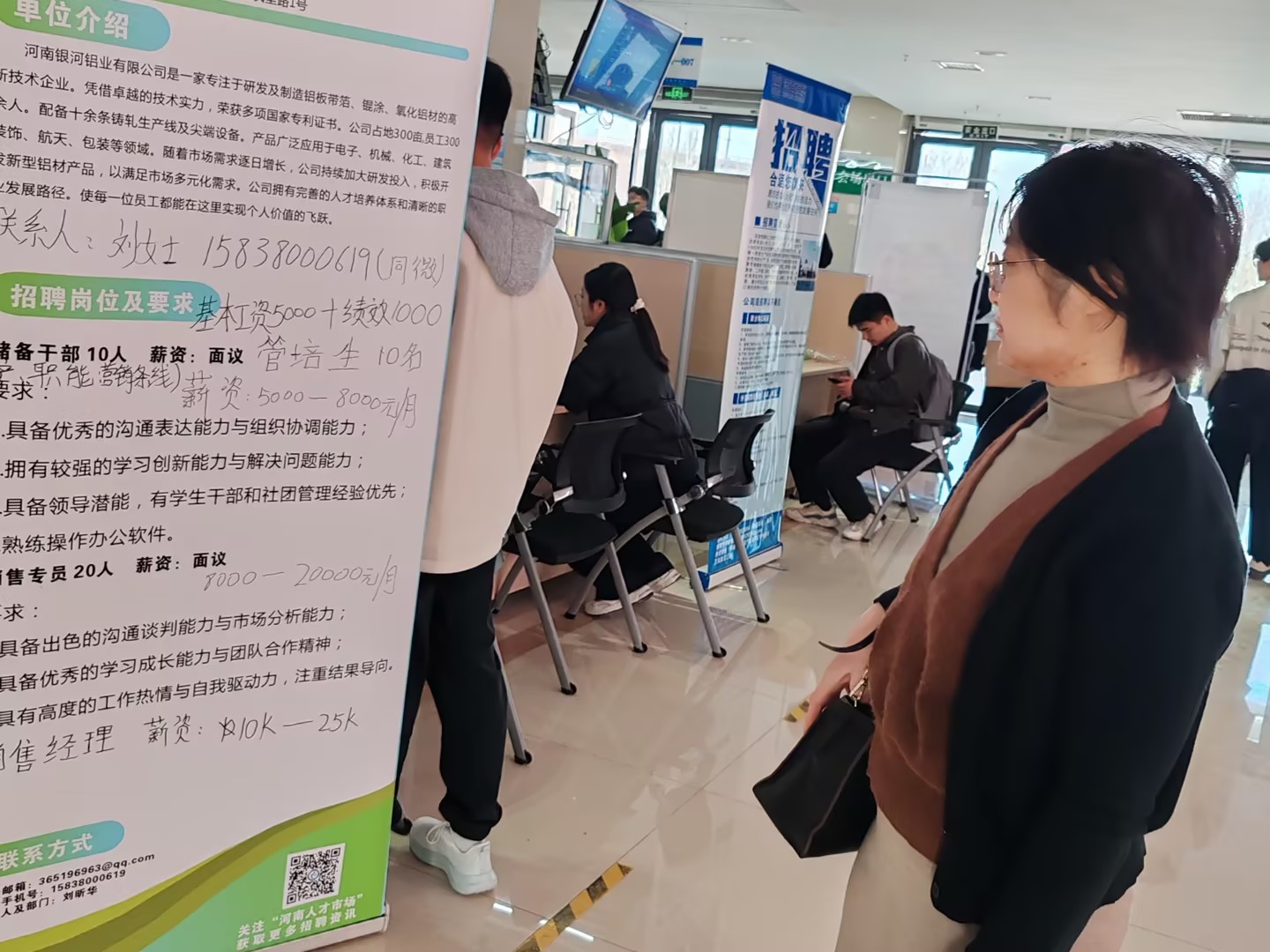 信息技术公共教研室主任赴招聘会现场