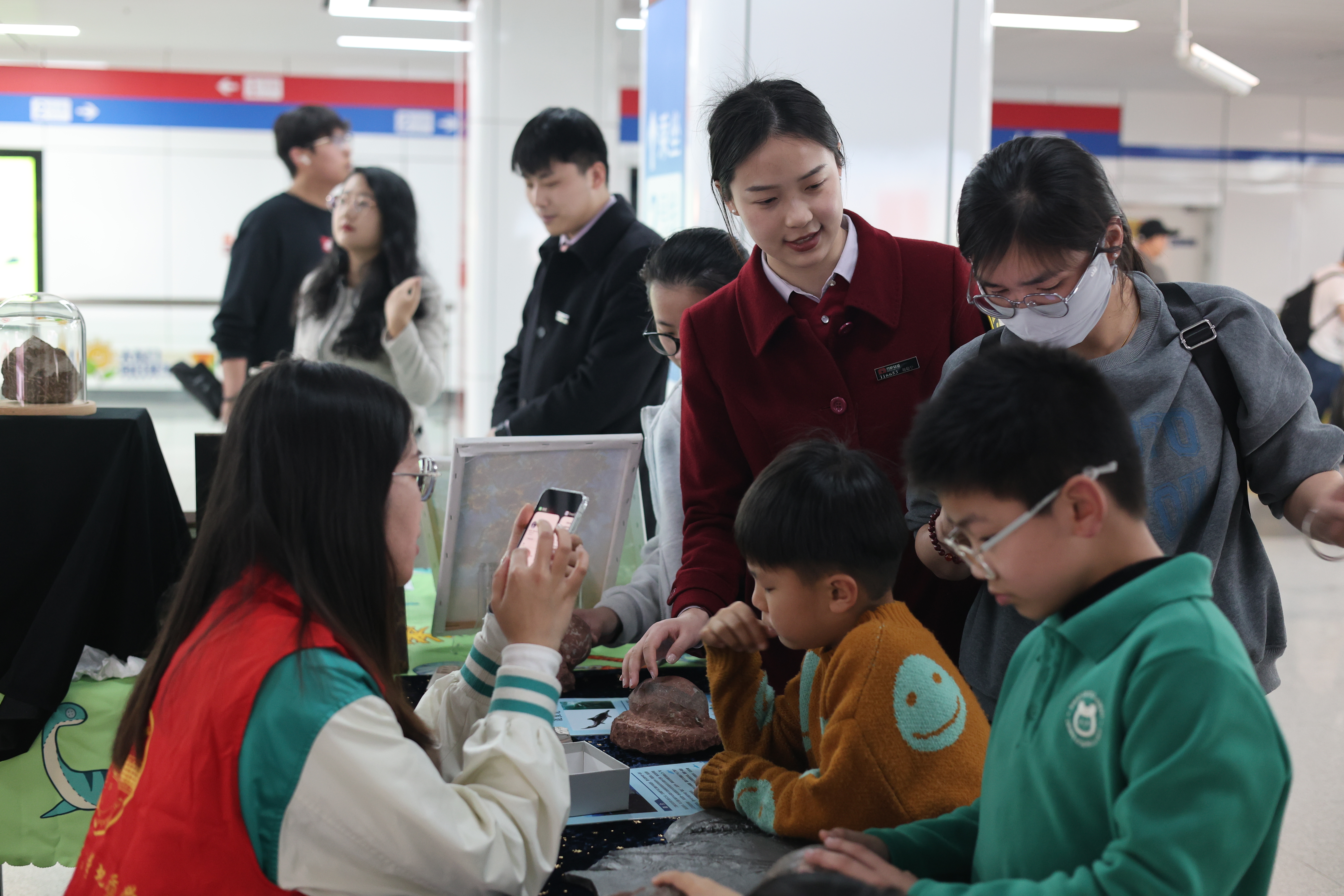 7b043bb5-6ab9-4826-8e87-3f957d4bd9f2