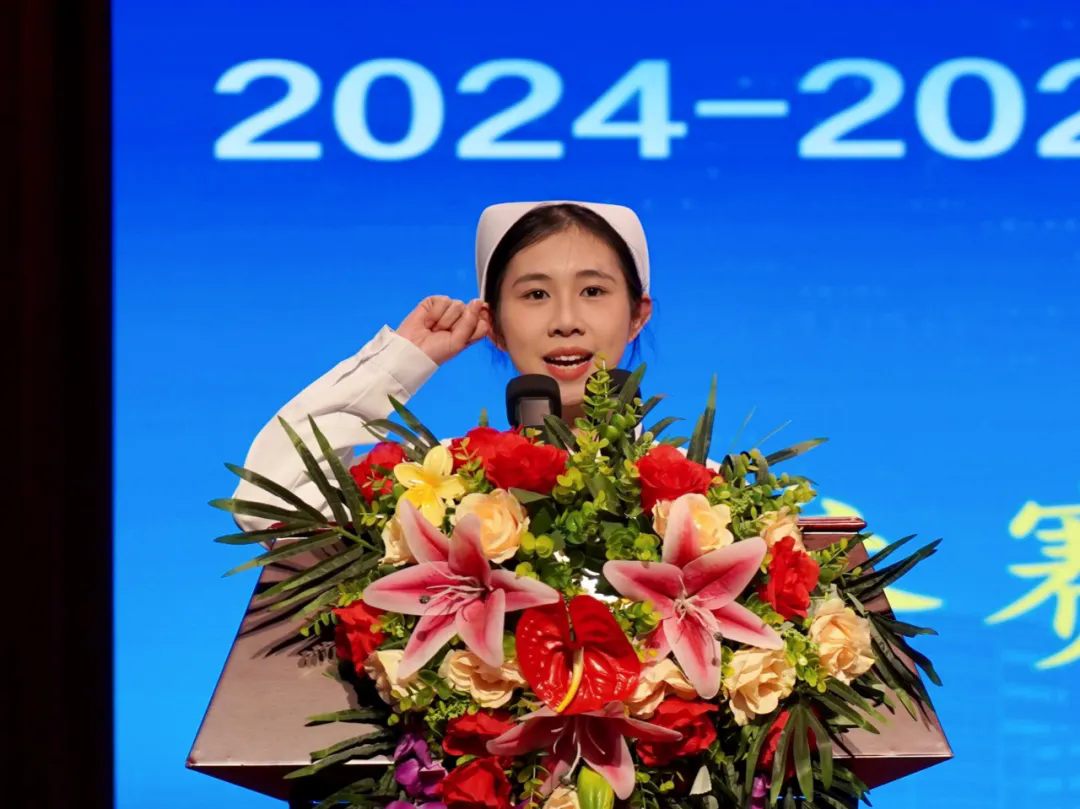 选手代表宣誓.webp 选手代表宣誓.webp