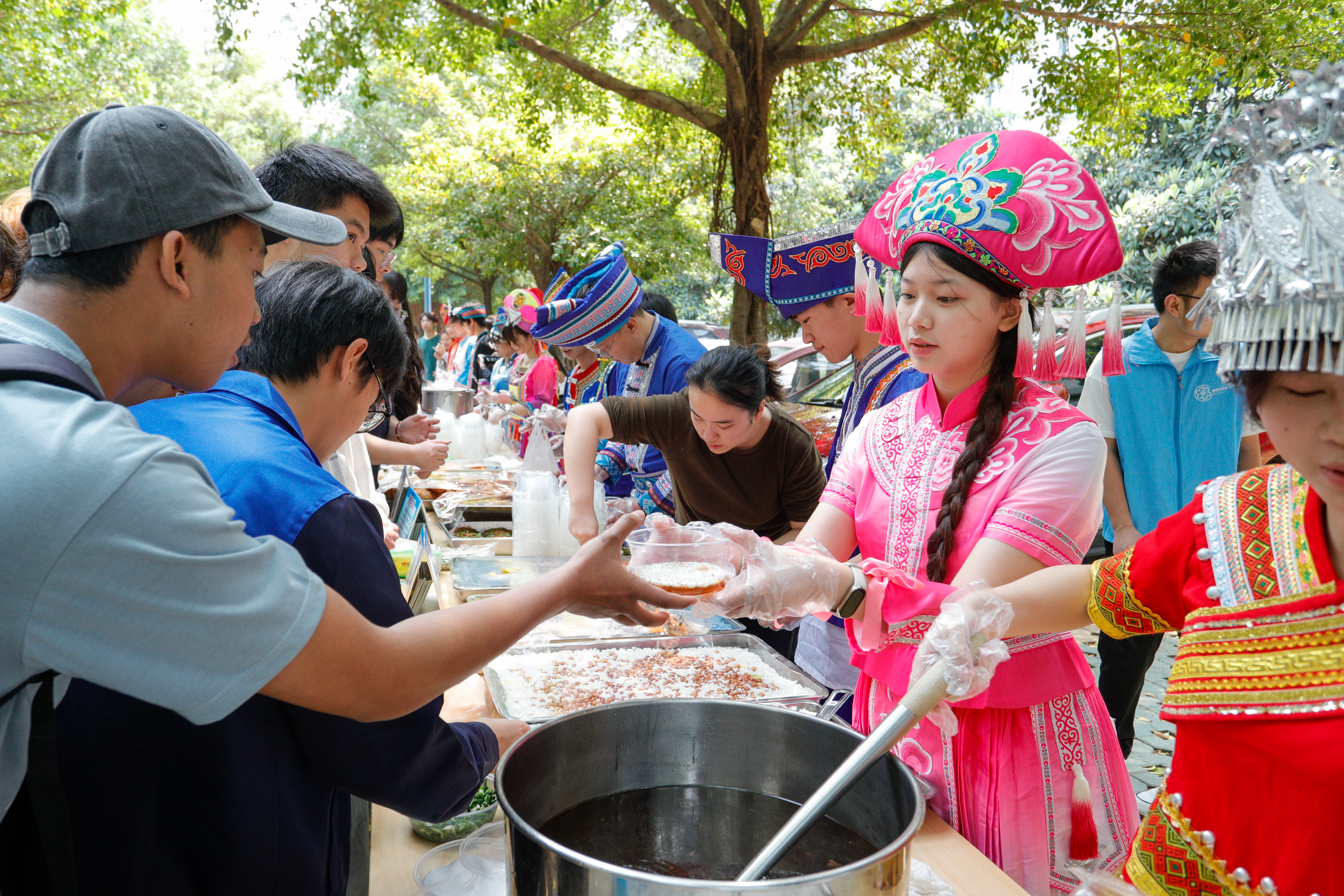 品尝壮乡美食1