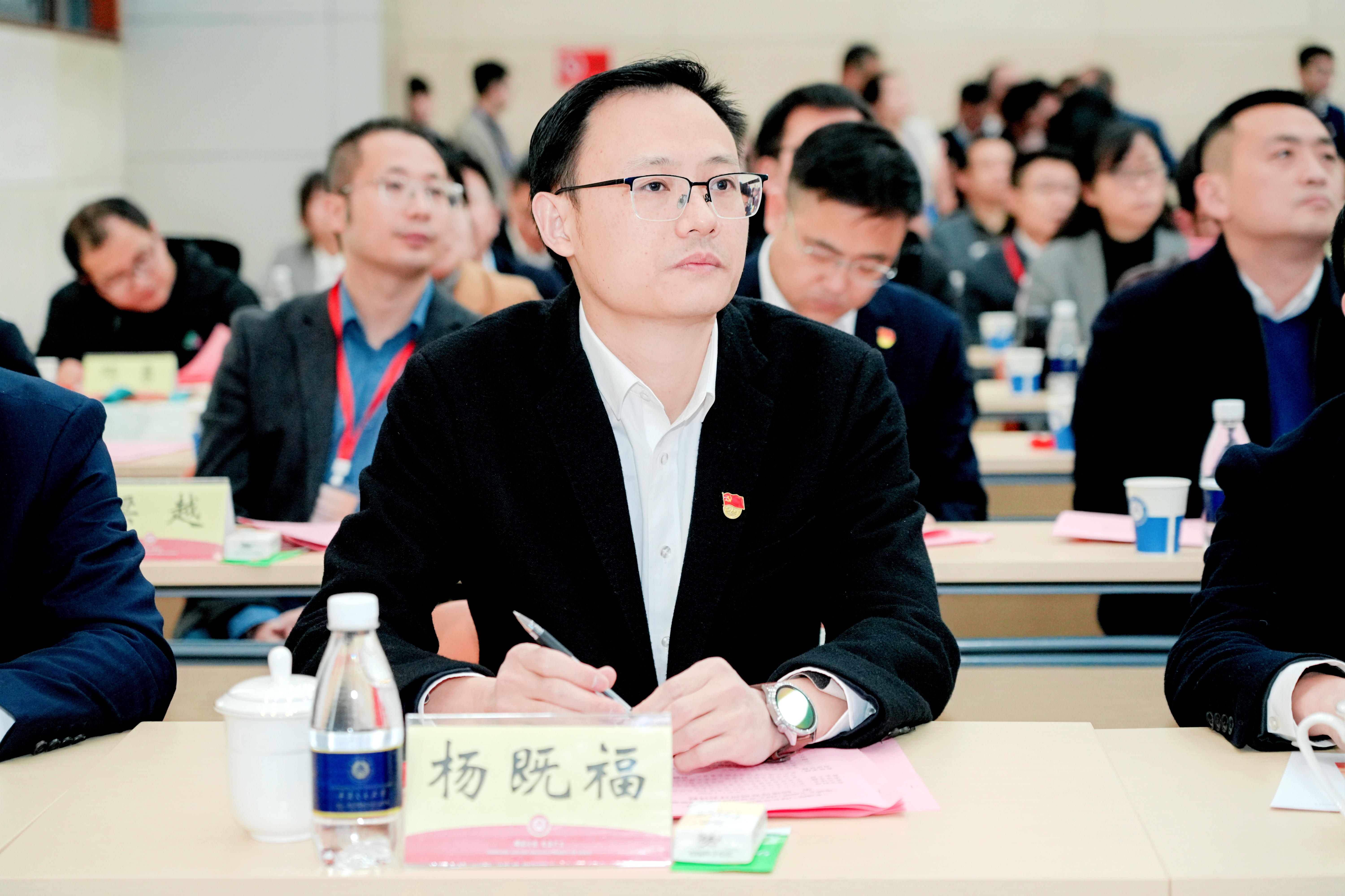 重庆交通大学党委常委、党政办公室主任杨既福担任授牌嘉宾