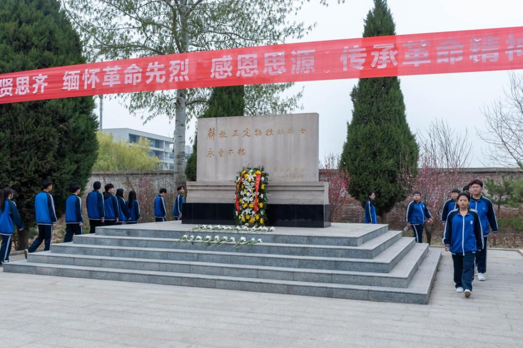 图1“清明祭英烈·厚植爱国情”主题联学活动