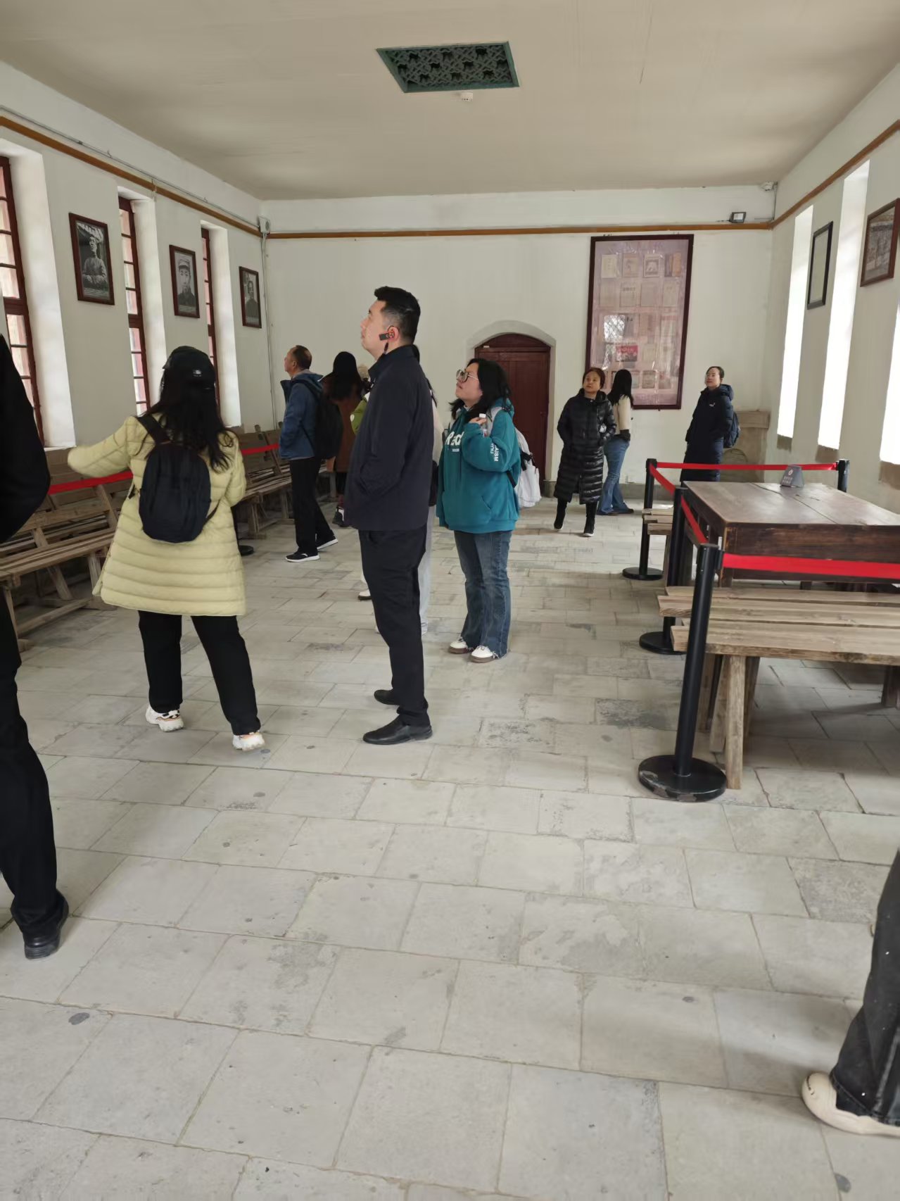 参观中共中央办公厅旧址