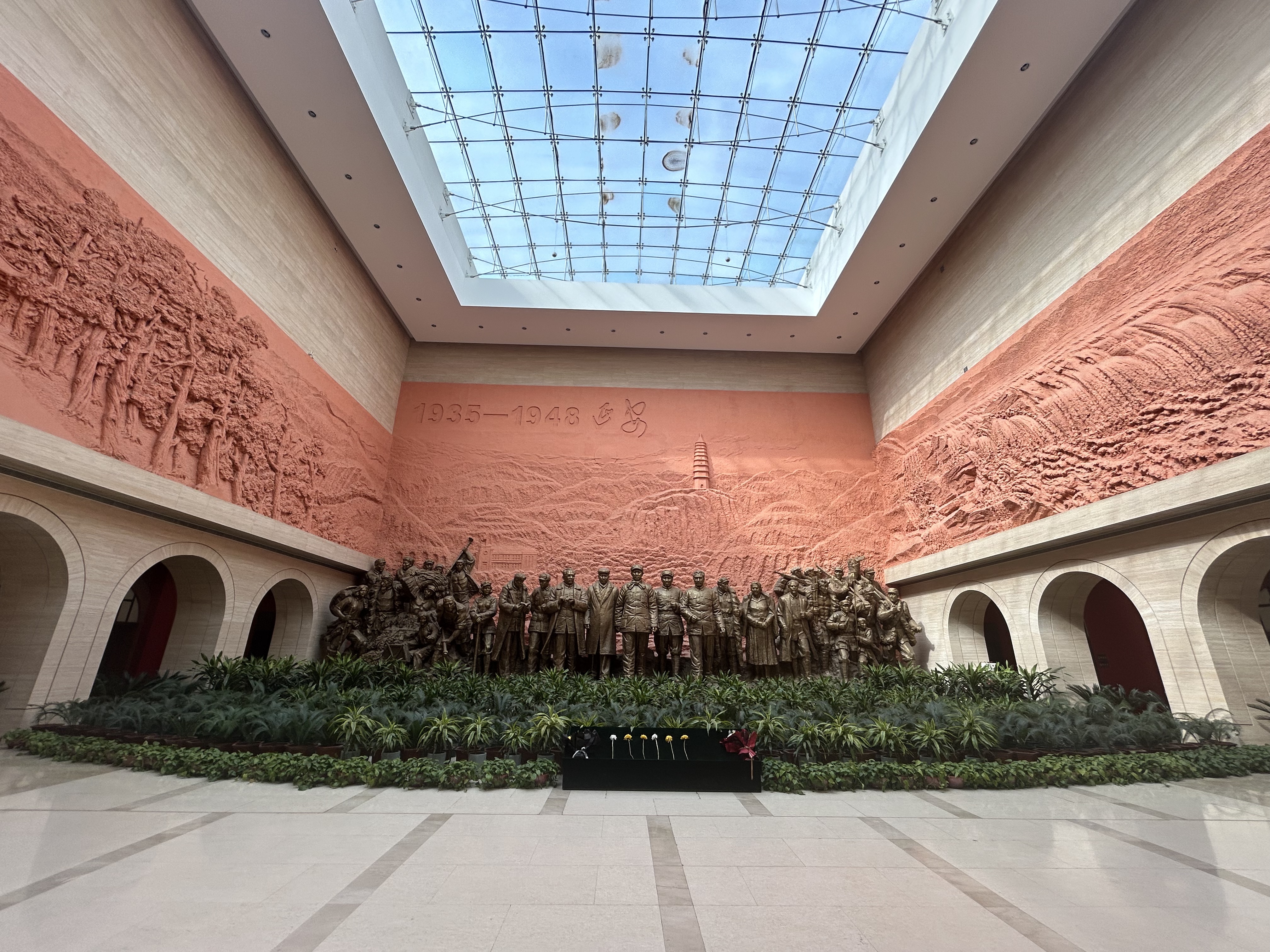 延安革命纪念馆大厅浮雕