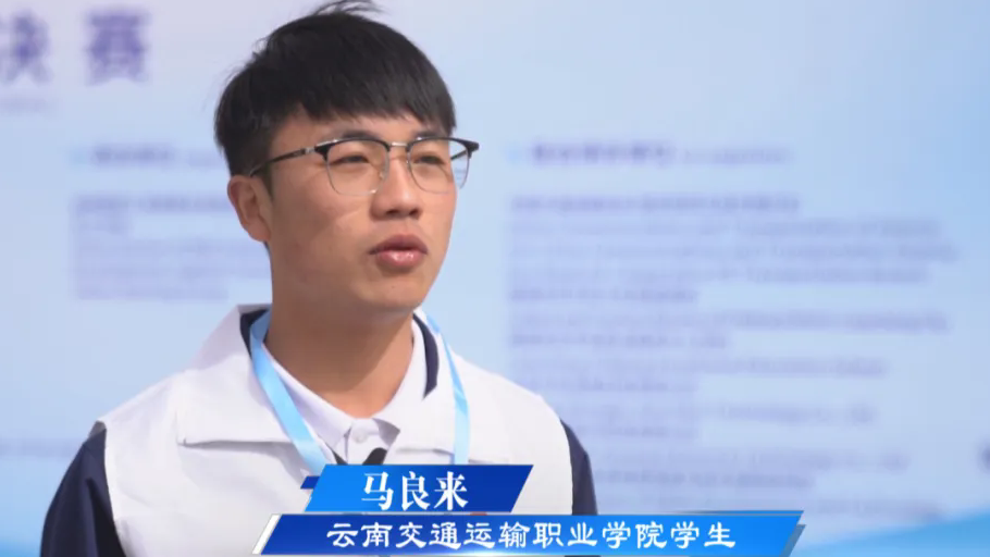 学校航空学院参赛学生马良来接受山东广播电视台采访 学校航空学院参赛学生马良来接受山东广播电视台采访