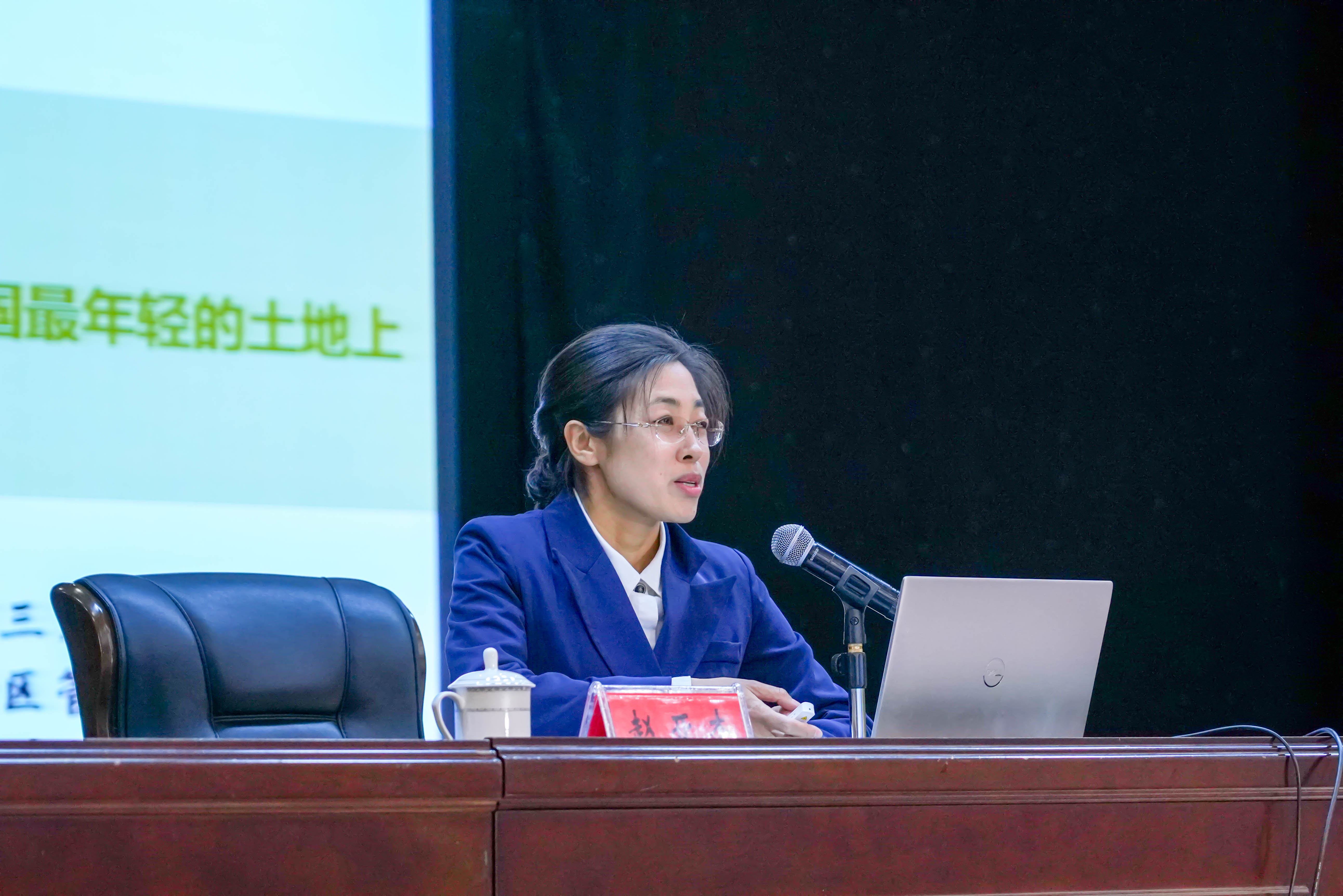 “奋进新征程 巾帼绽芳华”巾帼劳模宣讲活动在我校举办