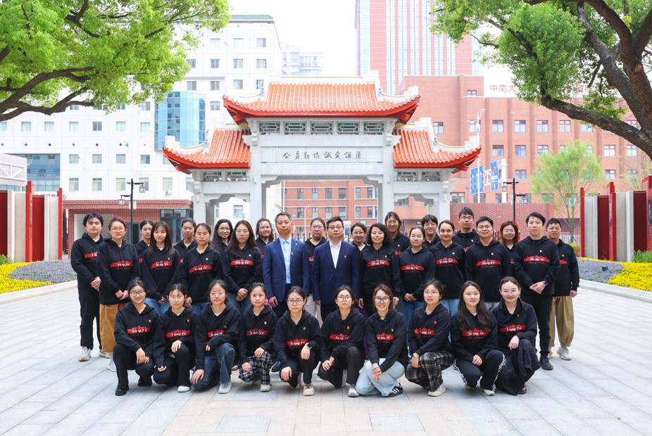 中南大学湘雅基础医学院研究生第三党支部合影