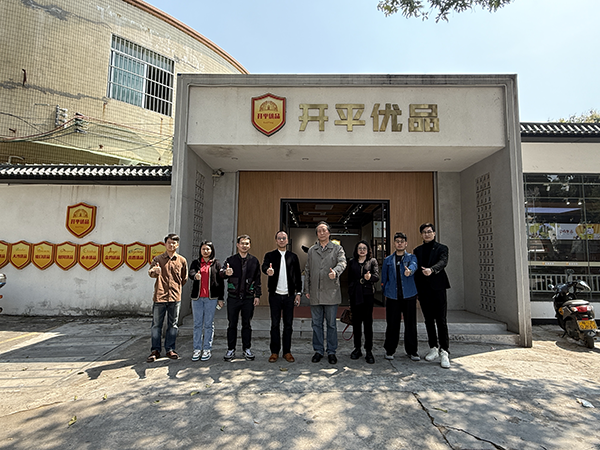 学院领导与开平优品领导合影留念