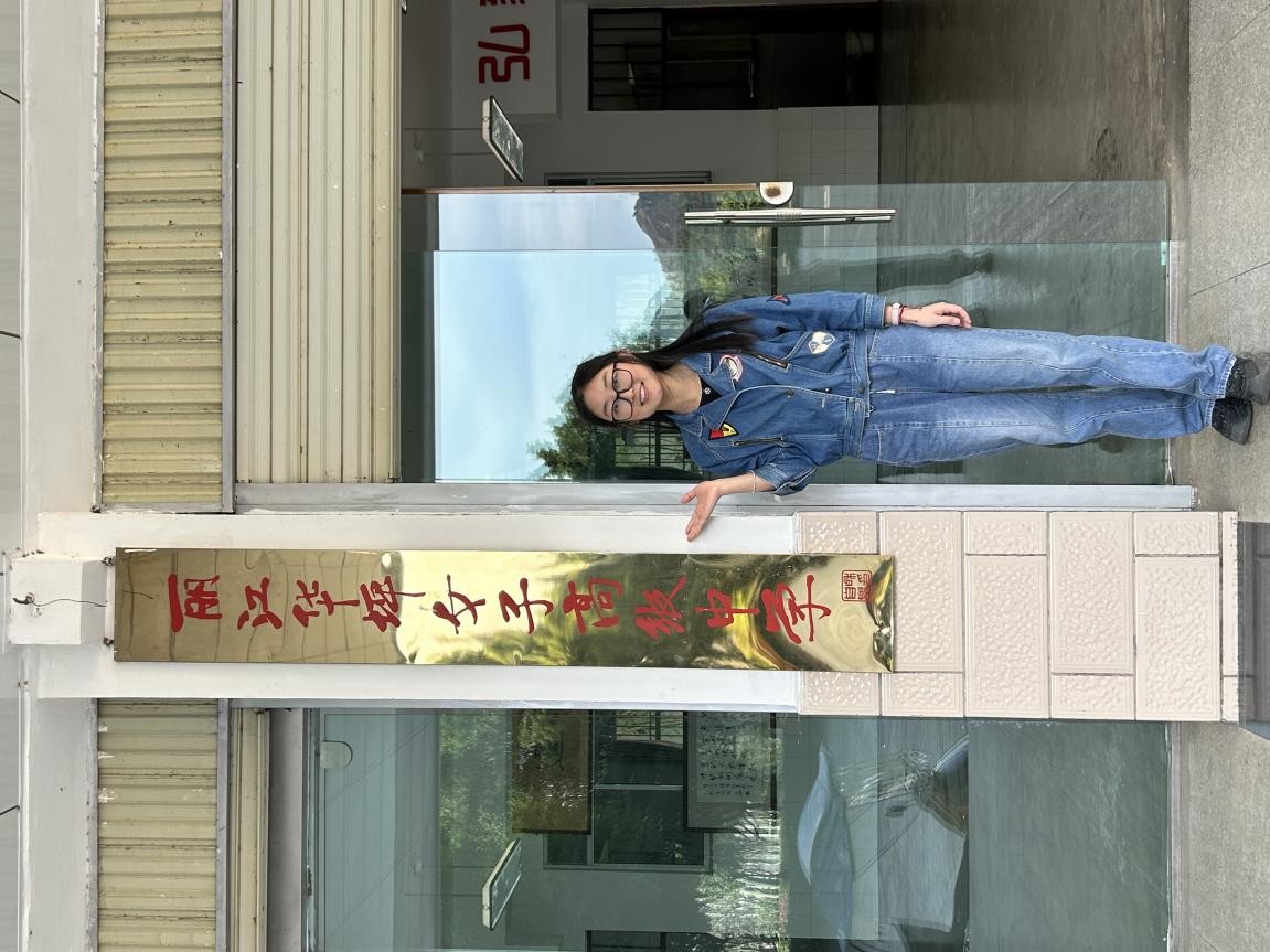 1.廖薛薇同志初到华坪女高