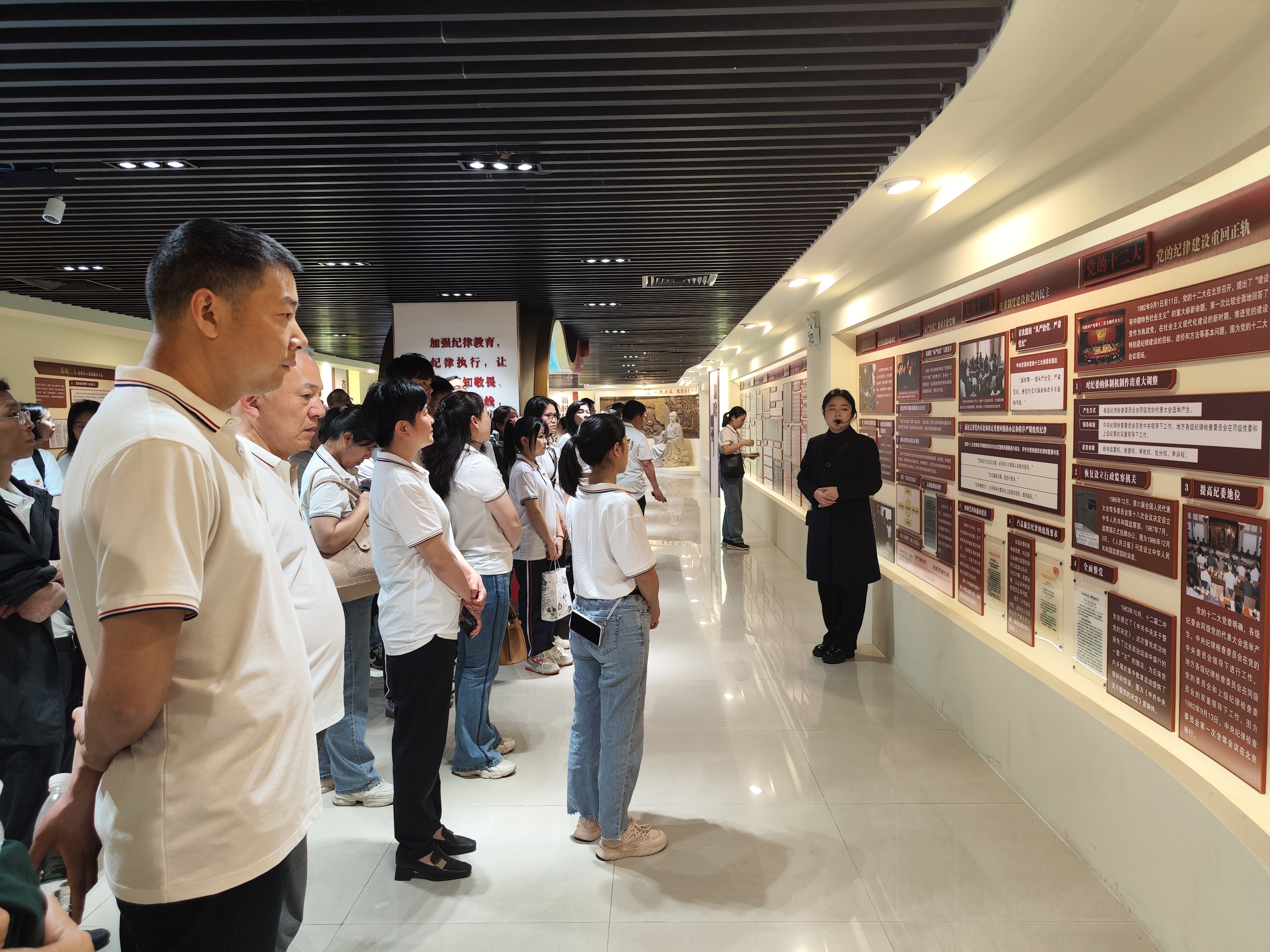 支部党员参观廉政教育基地5