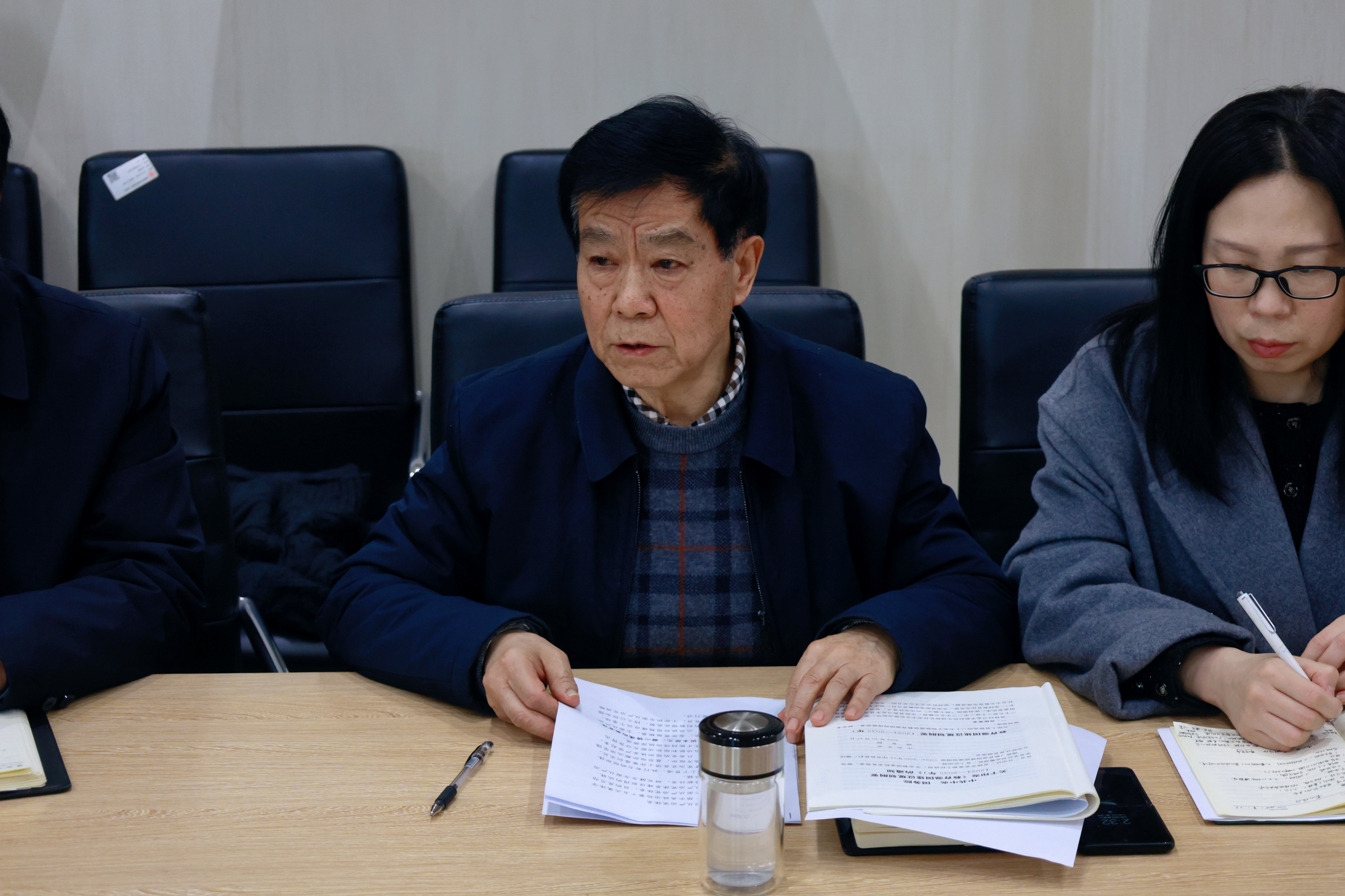 土木学院党总支书记带领全体党员集中学习