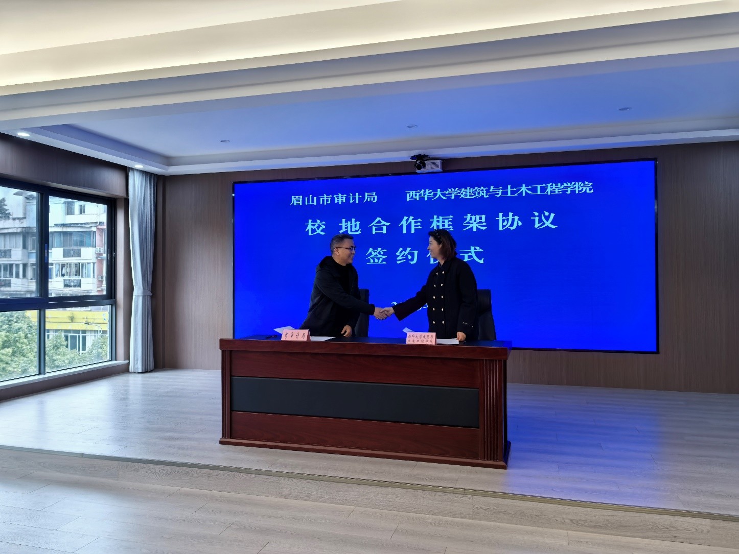 图1 签约合作现场 图1 签约合作现场