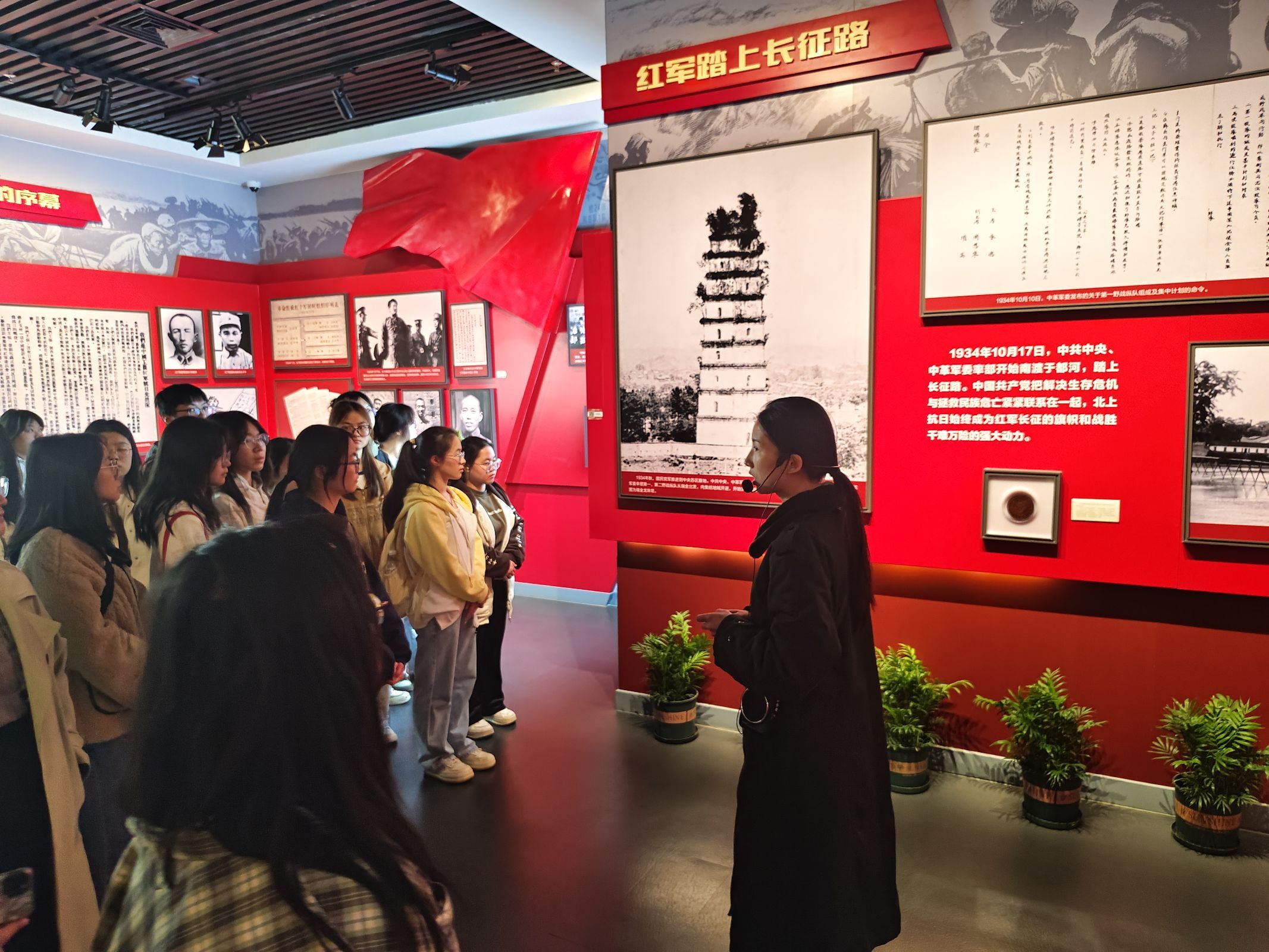 了解长征路上的故事