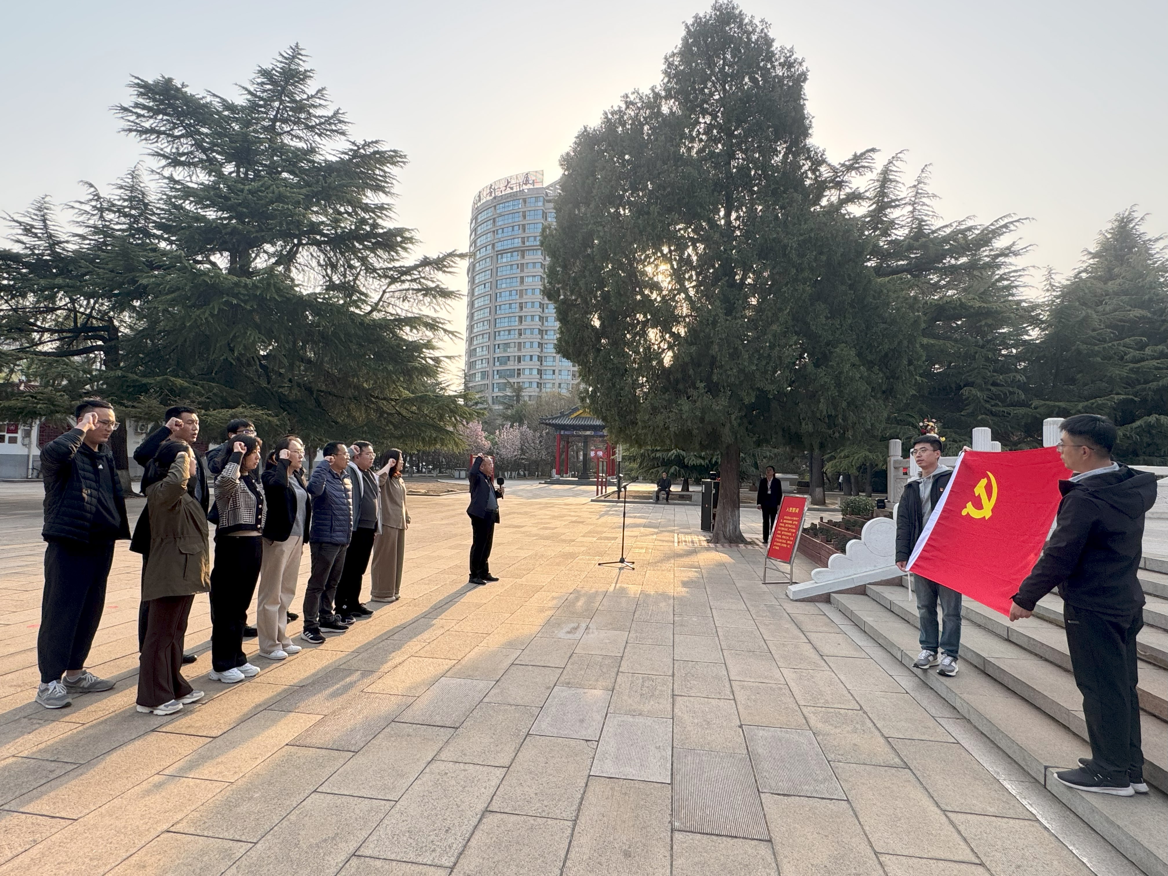 2025年04月03日-支部-缅怀先烈志・共筑育人魂主题党日活动3 2025年04月03日-支部-缅怀先烈志・共筑育人魂主题党日活动3