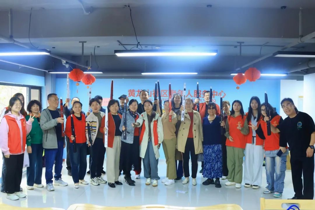 传雷锋精神，献温暖关怀 | 新闻与传播学院开展进社区“敬老”活动