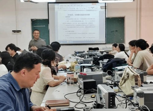 《电子系统综合设计》集中听评课-艾旭老师