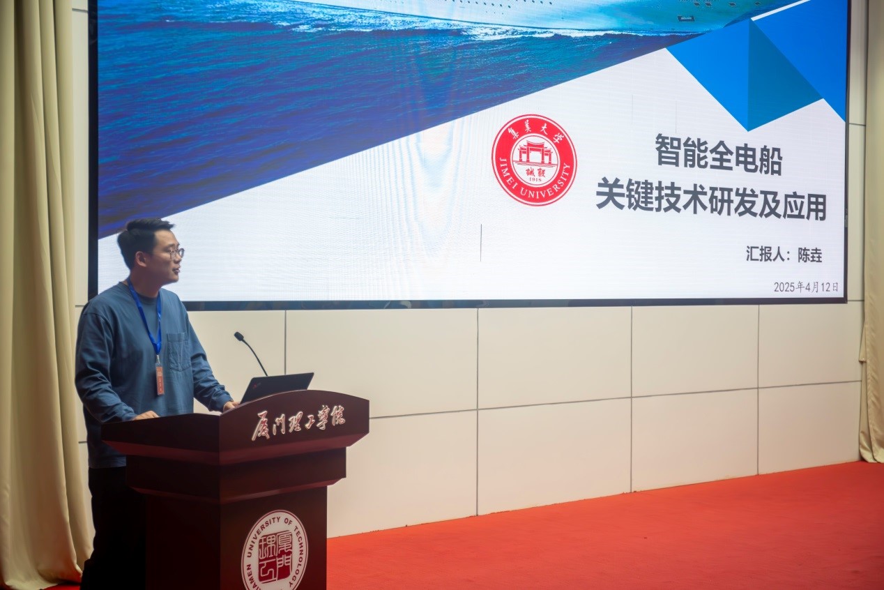 陈垚同志作报告