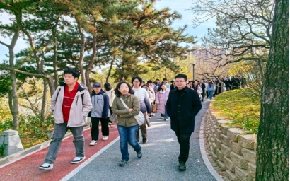 师生前往二七长辛店纪念公园