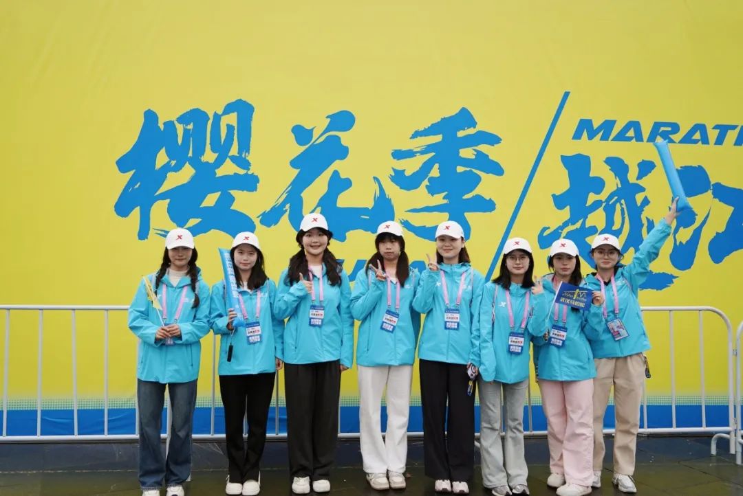 新传学子在汉马 | 春风作伴，