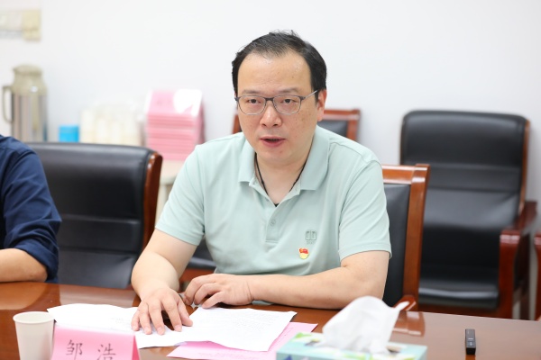 楚天都市报·极目新闻教科部副主任邹浩交流发言