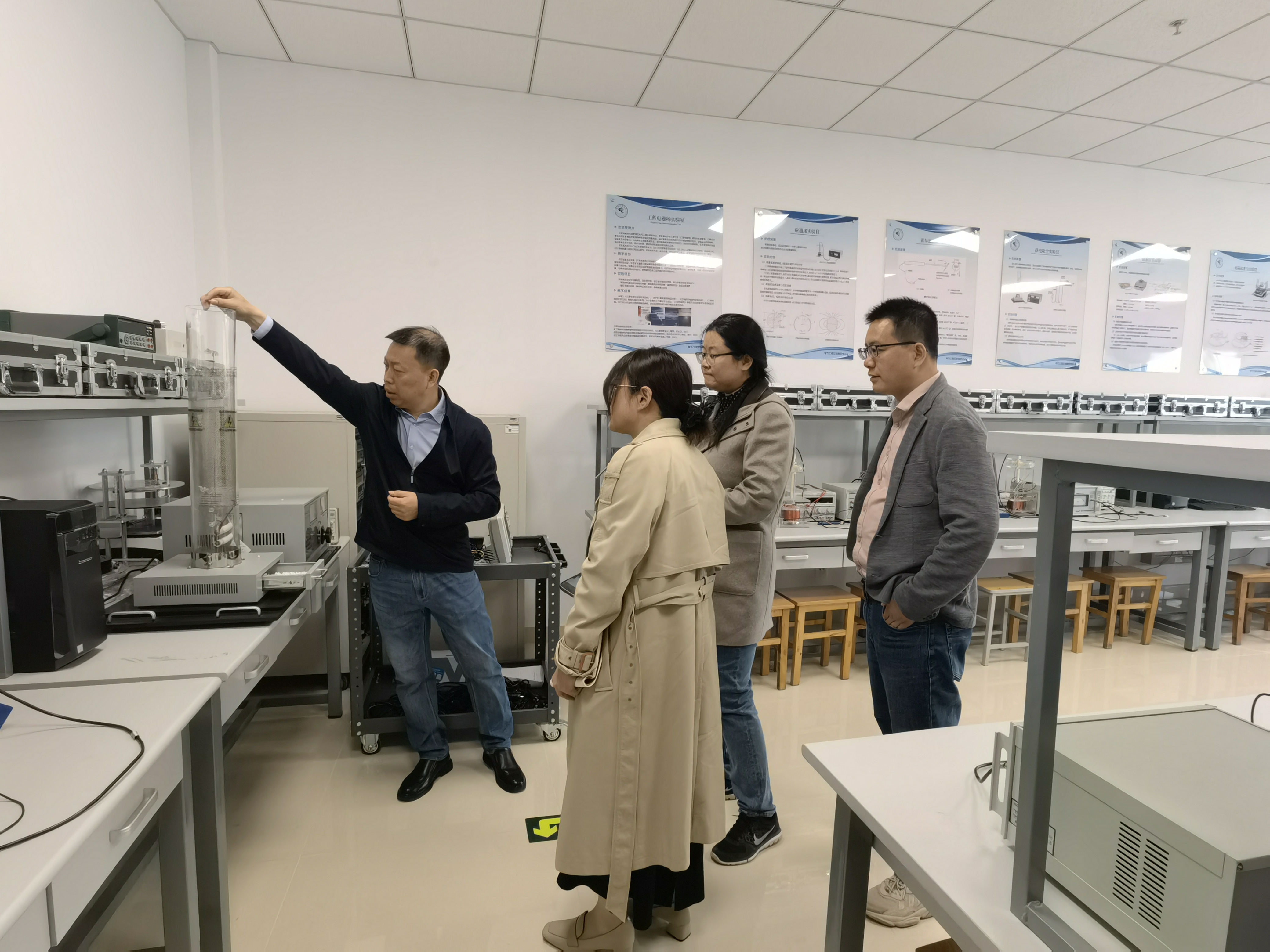 实验室参观
