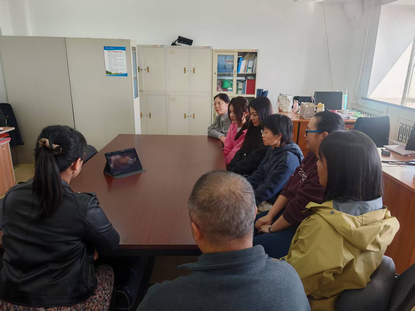 观看警示教育片 观看警示教育片