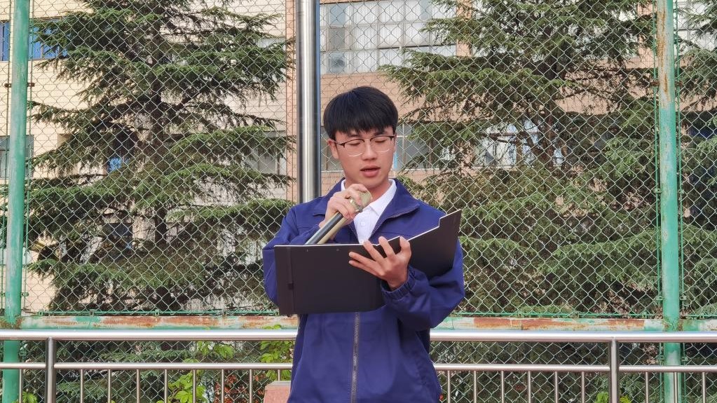 国旗下的演讲 国旗下的演讲