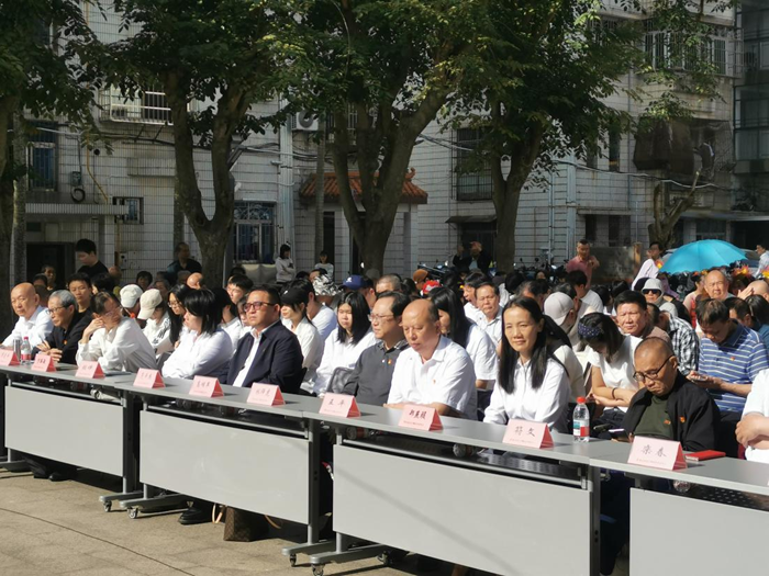 “守初心永远忠诚于党,担使命弘扬琼崖精神”主题党日活动现场 “守初心永远忠诚于党,担使命弘扬琼崖精神”主题党日活动现场