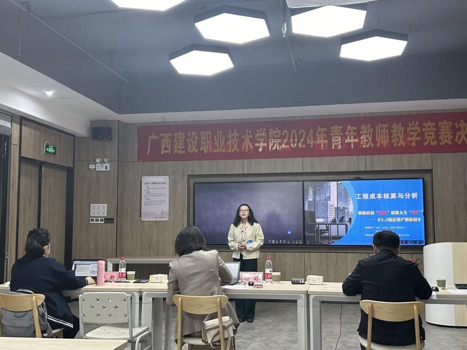 学习身边的榜样│黄诗婷——以热爱为舟，摆渡教育长河