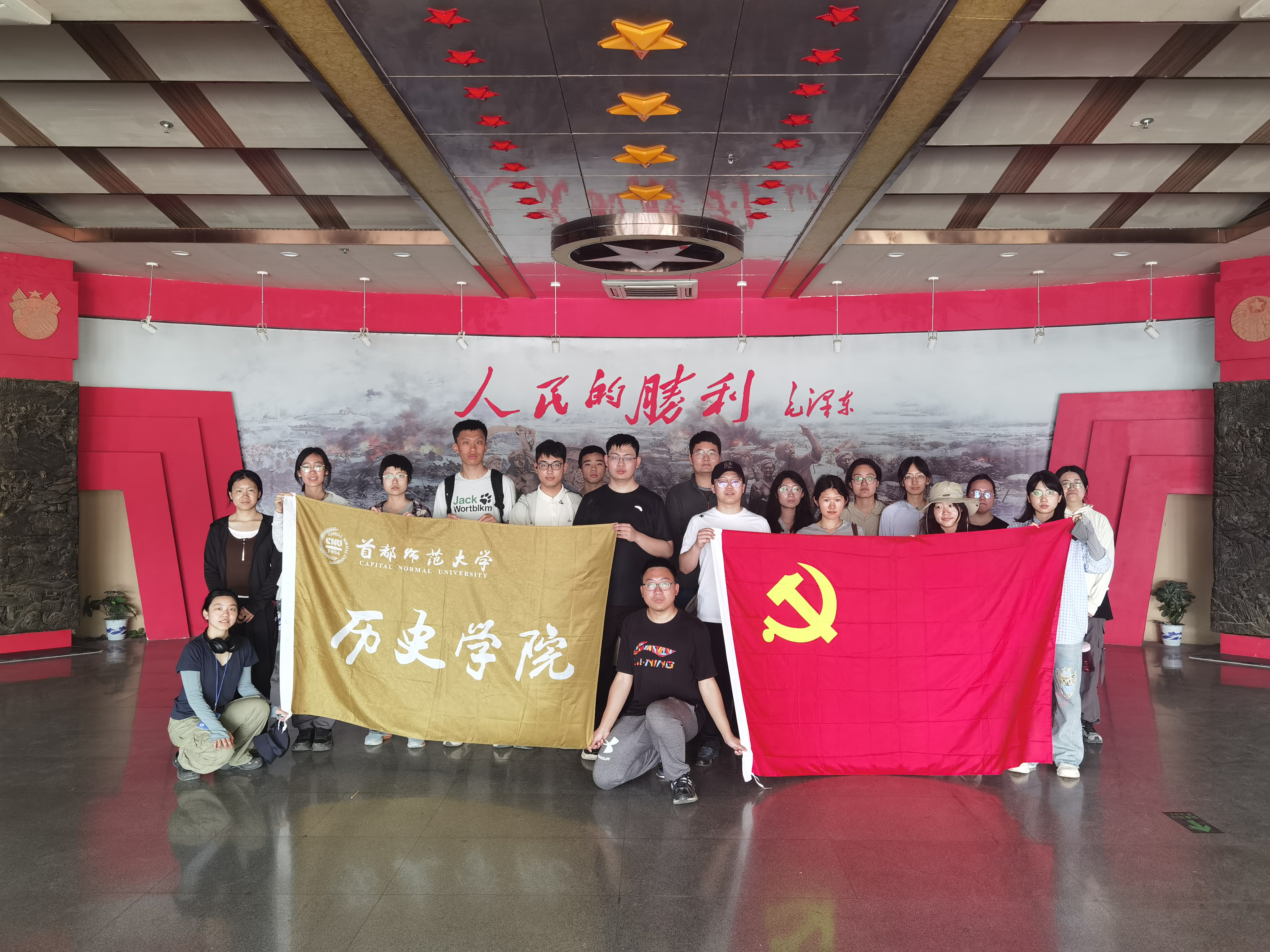 党建联建丨王庄临时党支部举行“追寻红色足迹 传承革命精神”主题党日活动