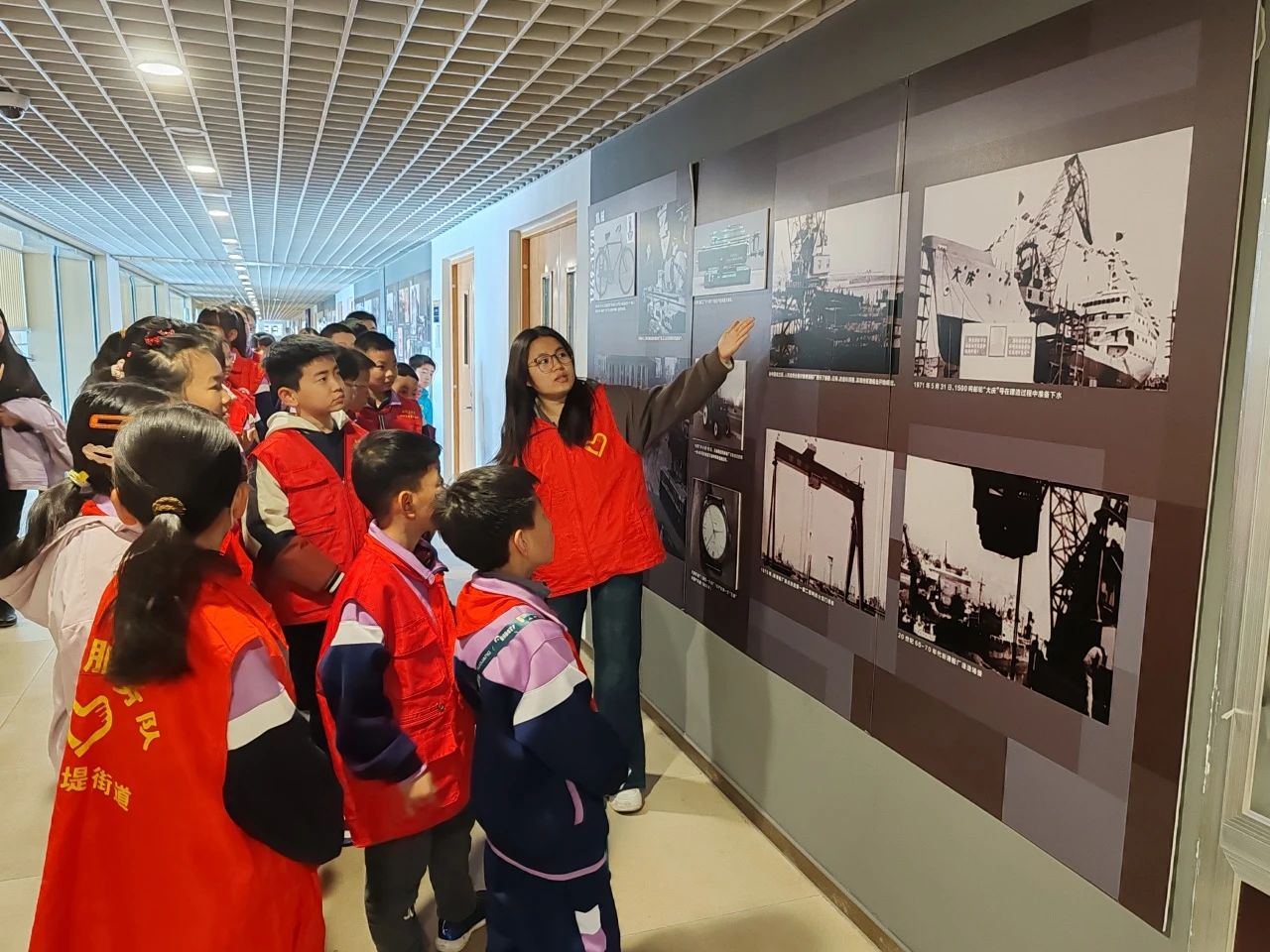 小学生参观课程思政实践基地2