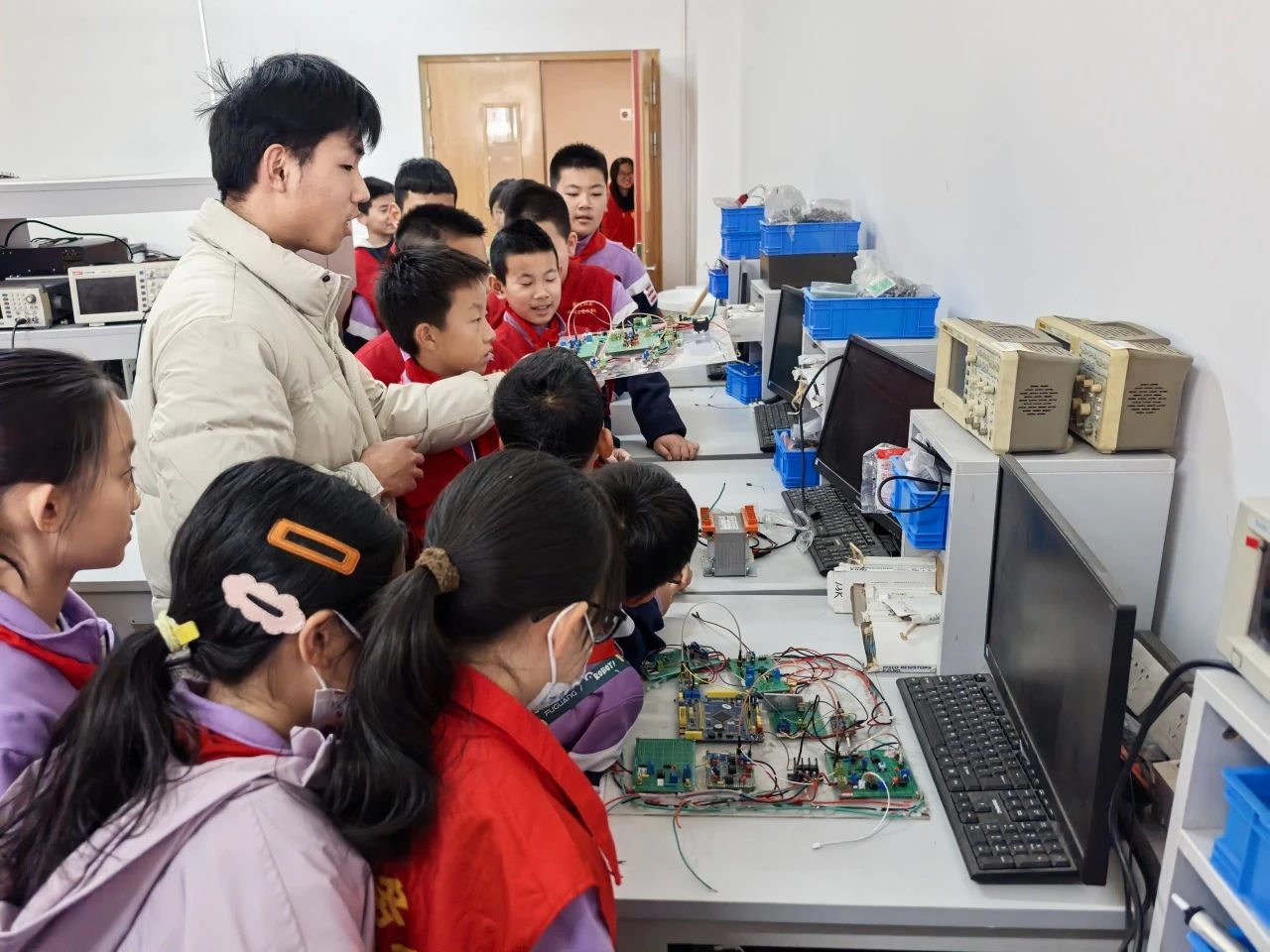小学生走进实验室3