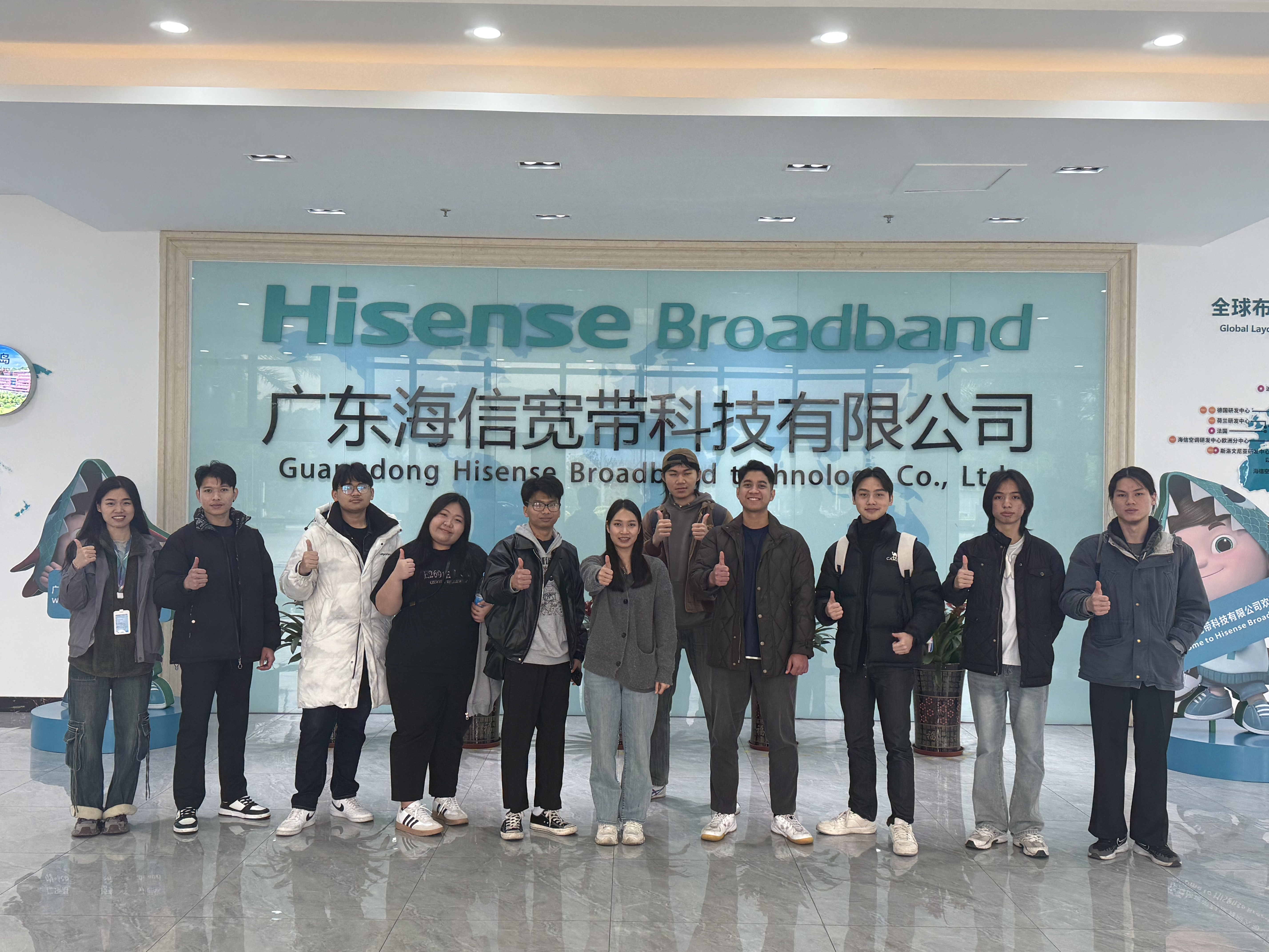 海外订单班学员在企业合影留念