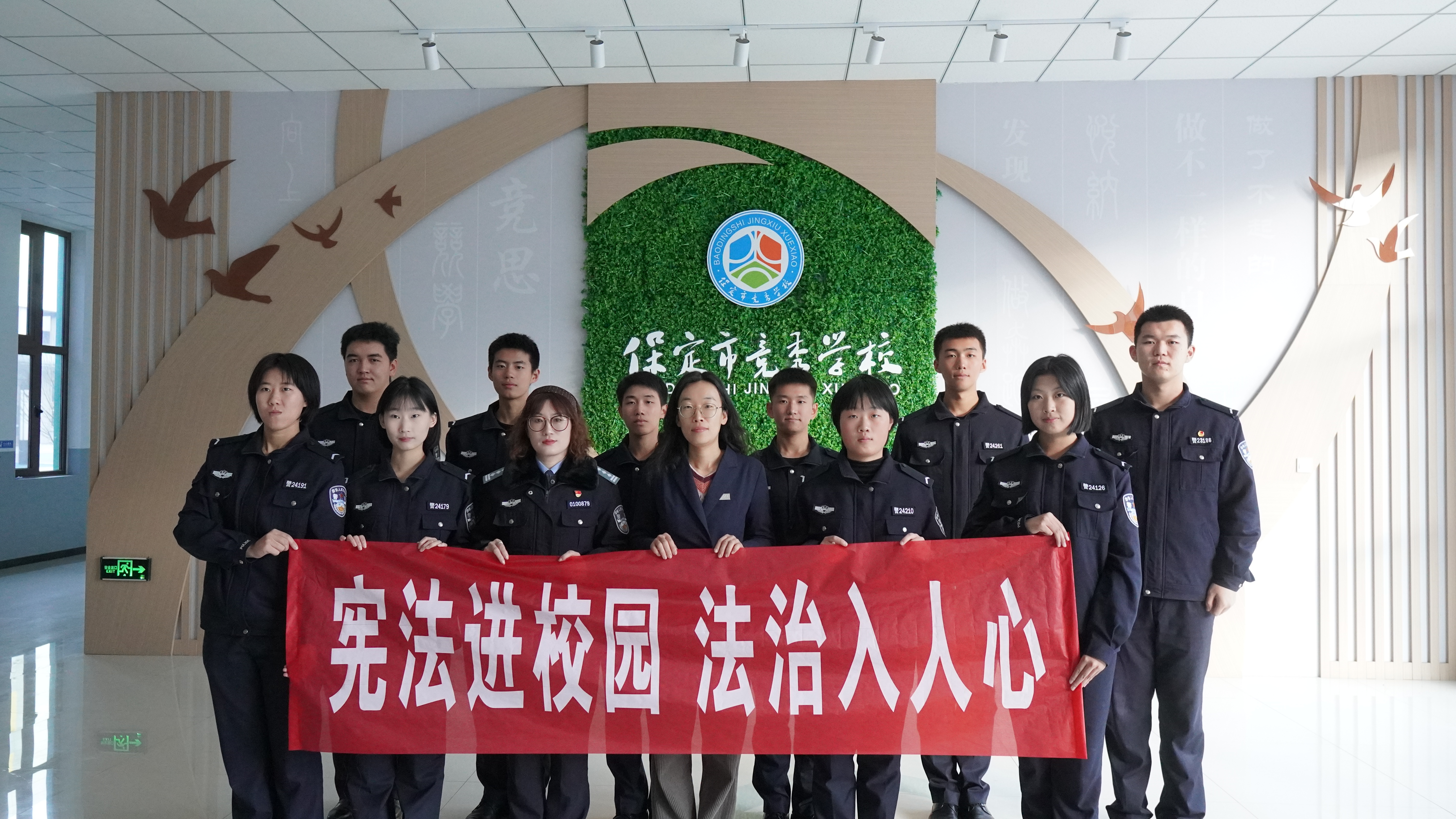 支部教师、竞秀学校负责教师、蓝松枝公益团学生合影。