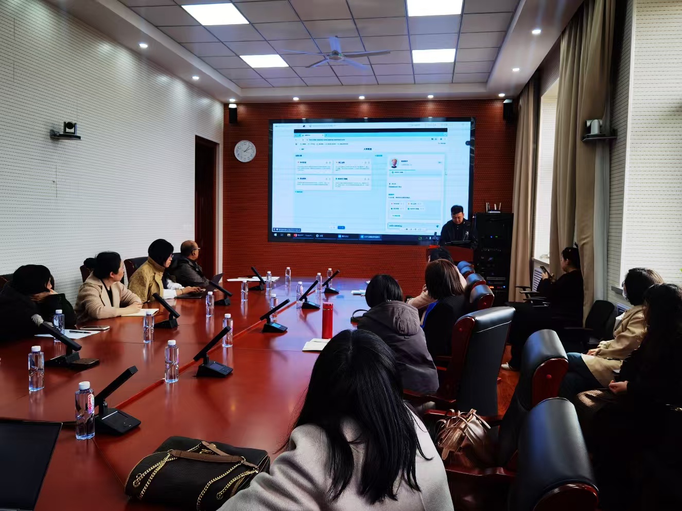 外国语学院开展课程资源云平台升级(AI教学中心)培训会 外国语学院开展课程资源云平台升级(AI教学中心)培训会