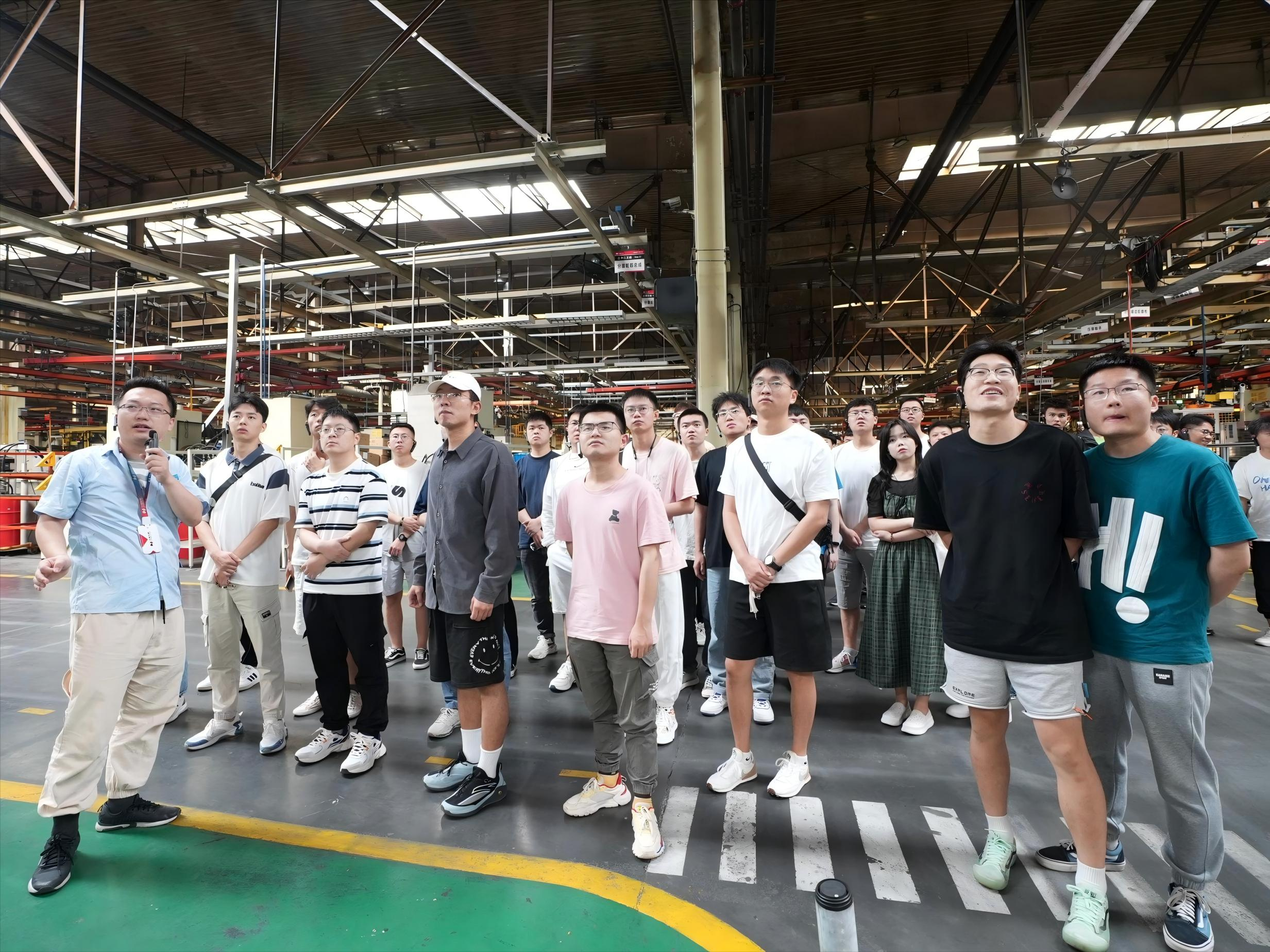 图 11 企业实地参访活动