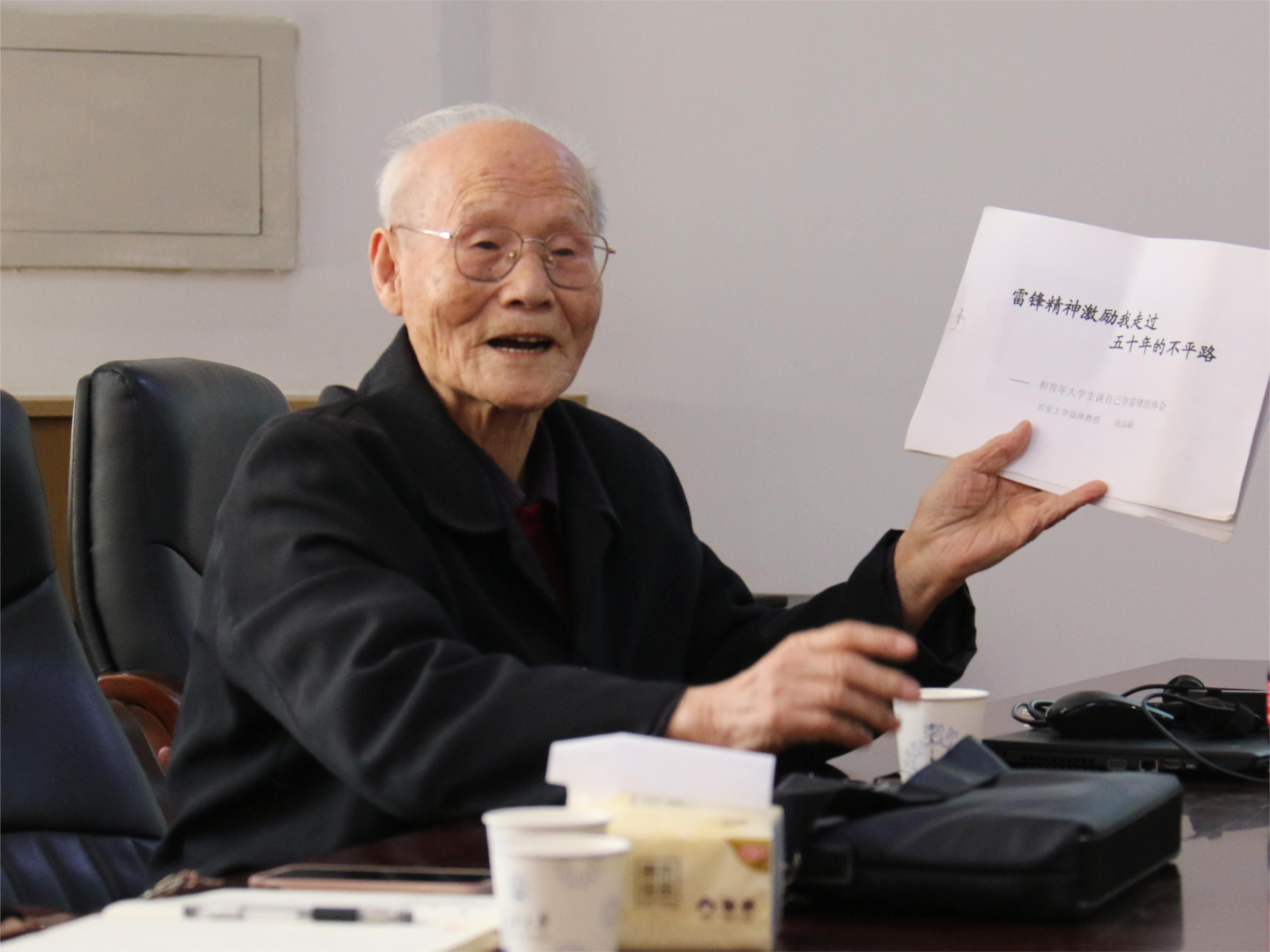图 14 银发导师讲授“精神传承”系列党课