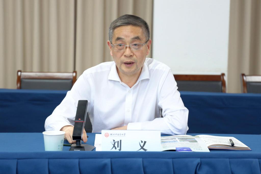与湖北中医药大学签约共建时珍实验室