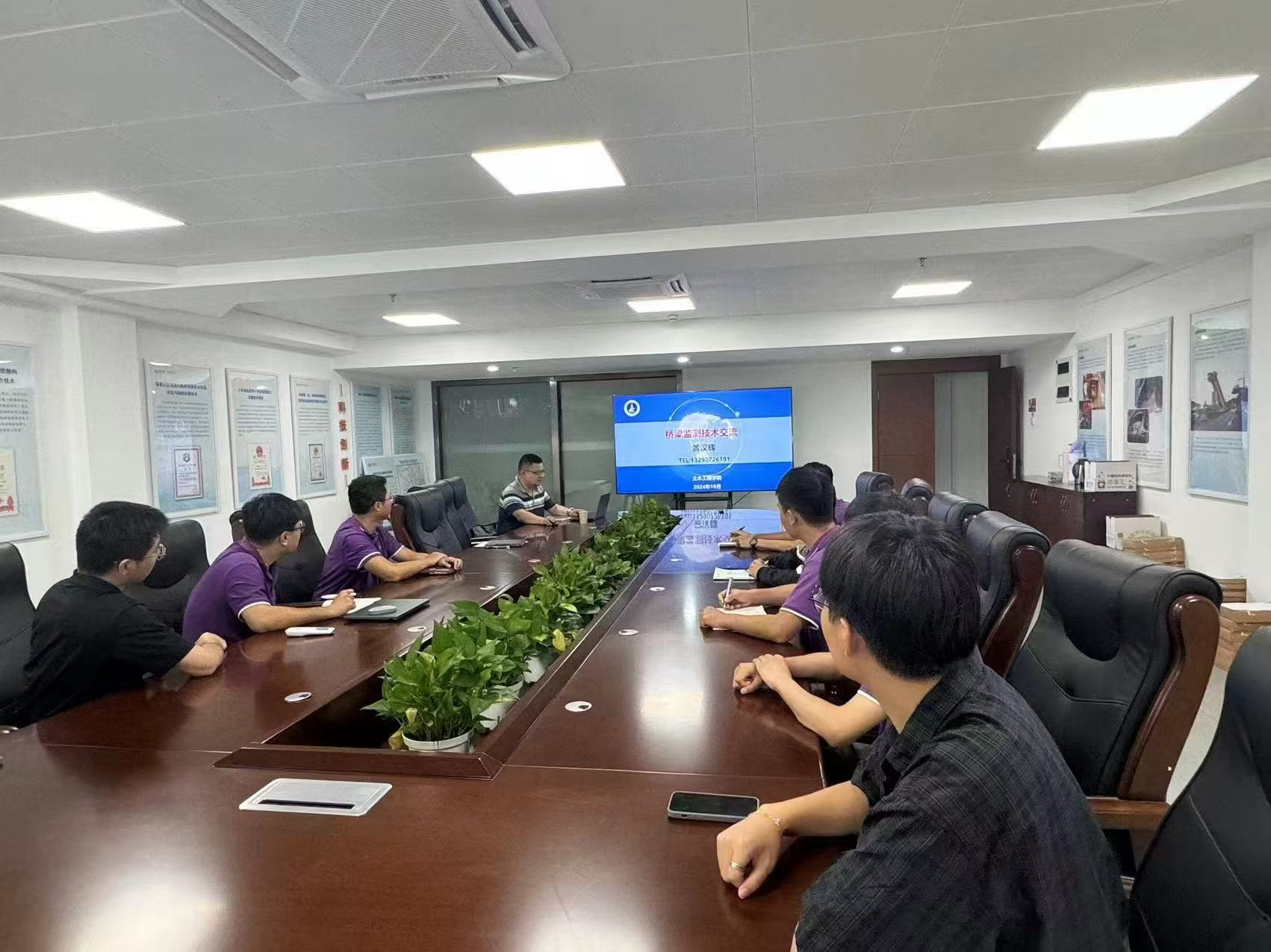 图3：博士党员深入企业开展软弱土层超长钻孔灌注桩成孔关键技术研究及工程应用研究，帮助企业解决技术难题