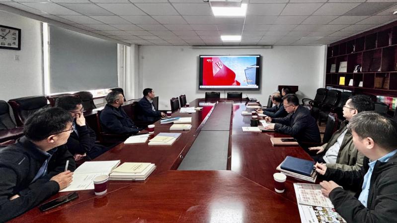 中心组成员集体观看电视专题片《永远吹冲锋号》